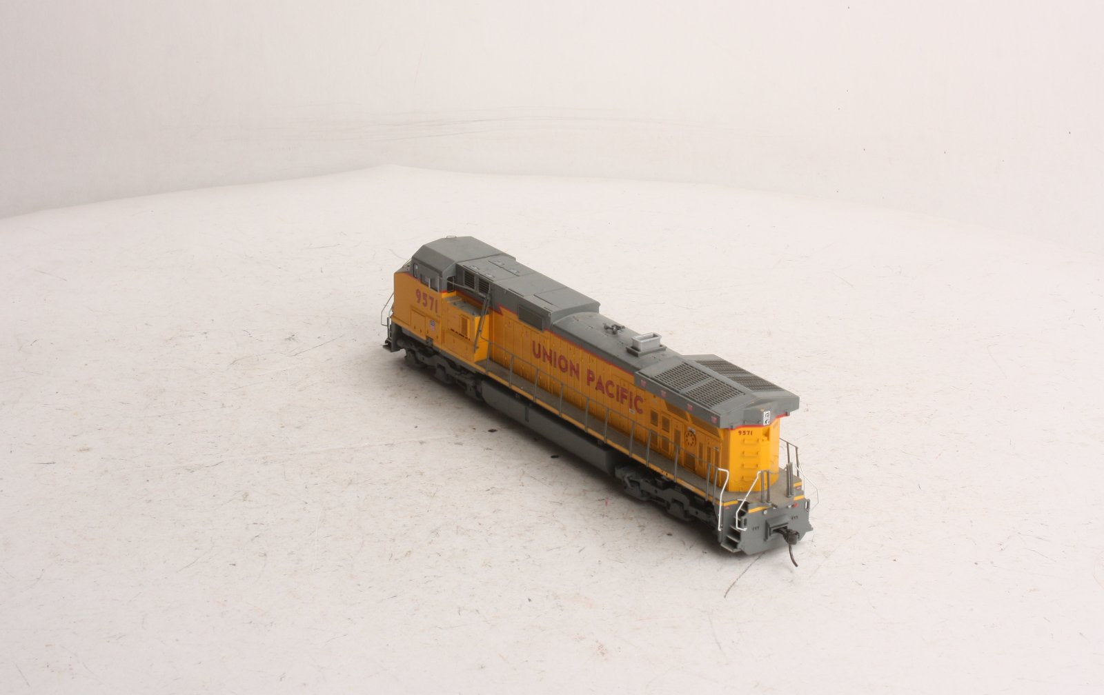 Athearn 78949 HO Union Pacific Dash 9-44CW Diesel Locomotive #9571