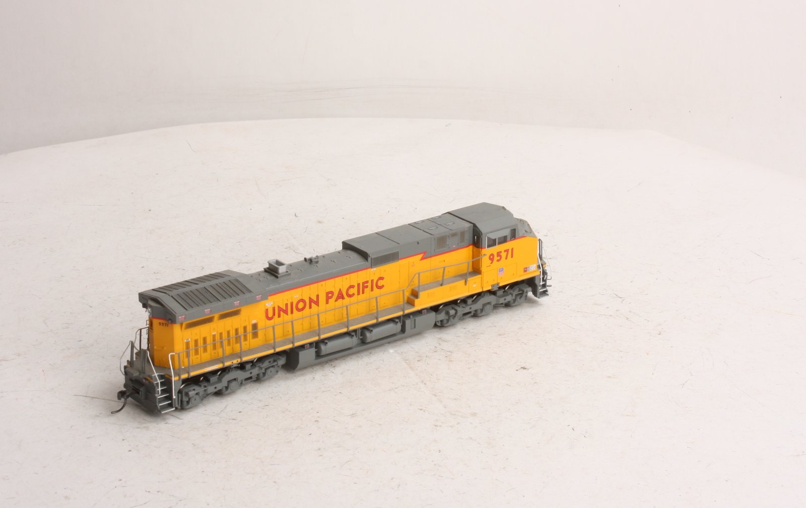 Athearn 78949 HO Union Pacific Dash 9-44CW Diesel Locomotive #9571