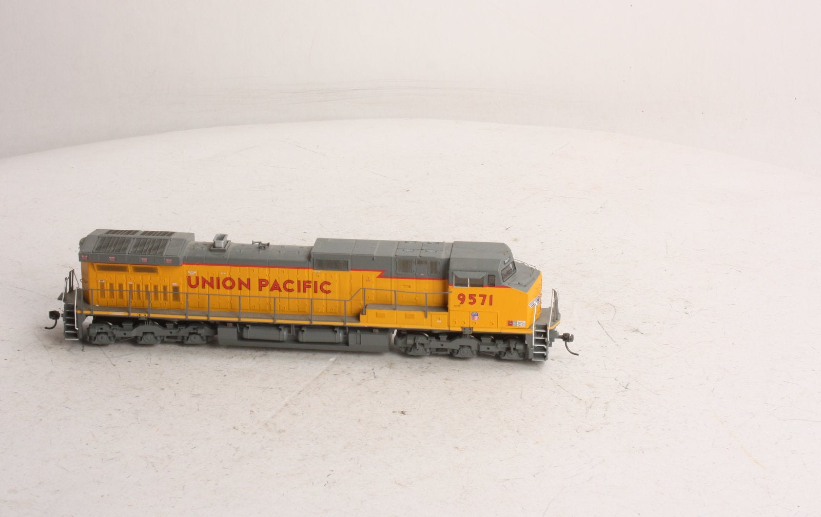 Athearn 78949 HO Union Pacific Dash 9-44CW Diesel Locomotive #9571