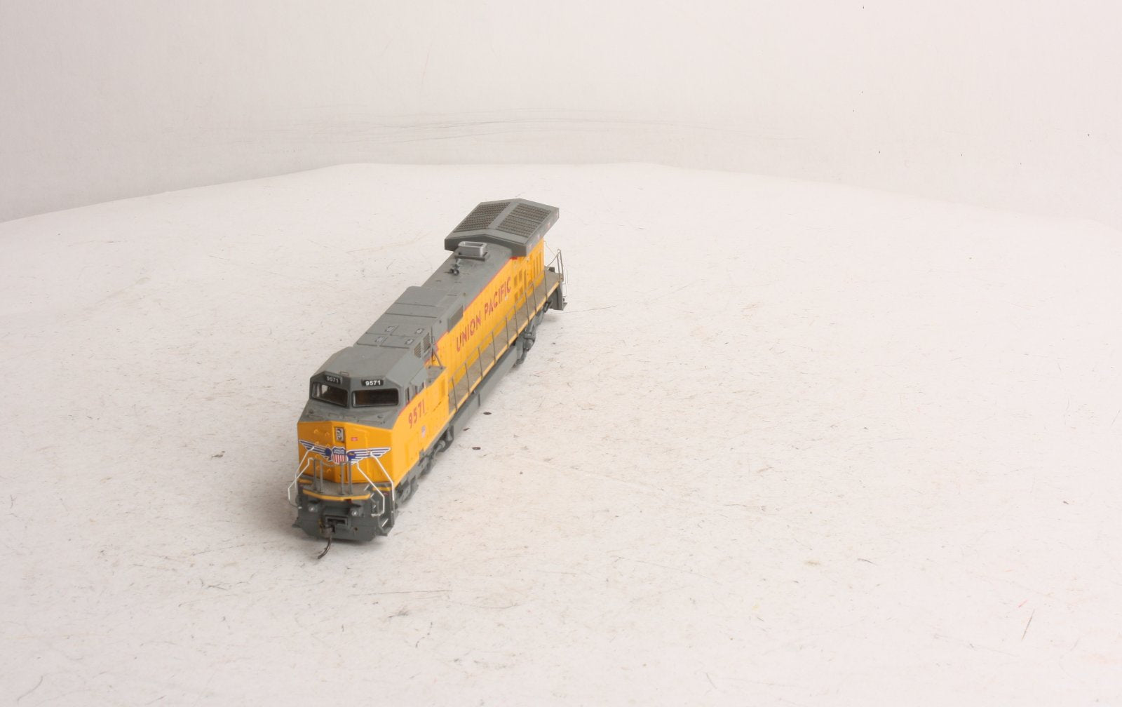 Athearn 78949 HO Union Pacific Dash 9-44CW Diesel Locomotive #9571