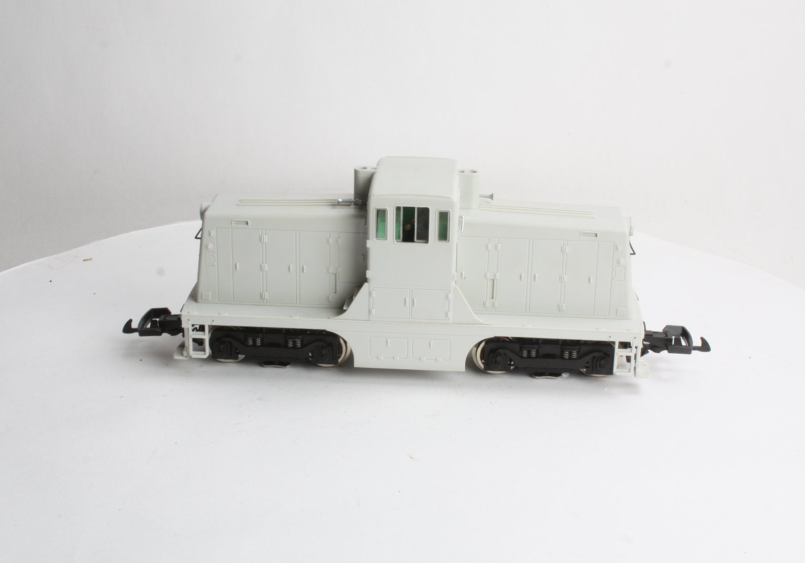 USA Trains R22150 G Undecorated 44-Ton Diesel Locomotive