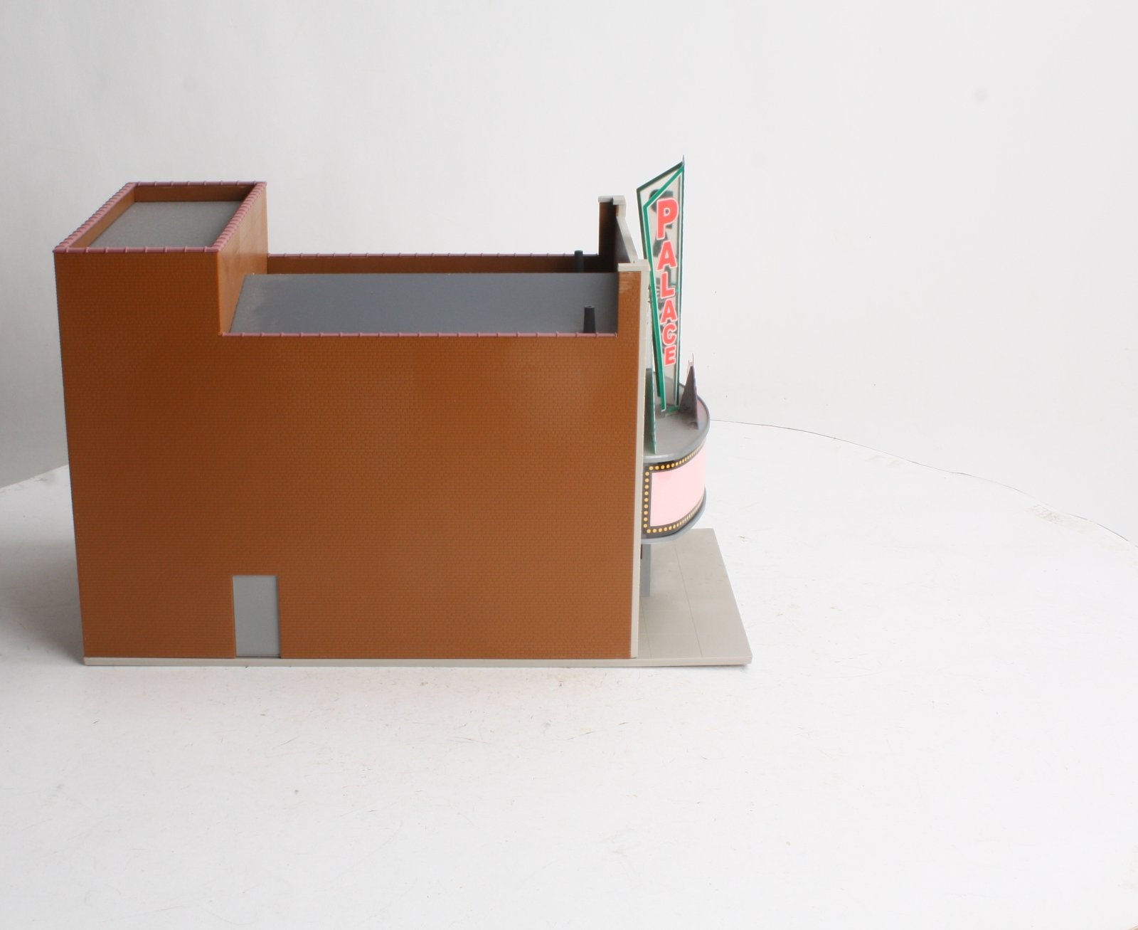 Walthers 933-2713 O/O27 Built-Ups Palace Theater W/Lighted Marquee