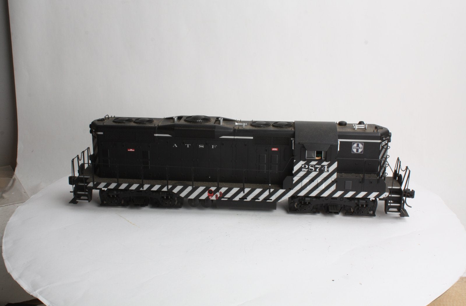 USA Trains 22126 G Santa Fe GP-9 Diesel Locomotive