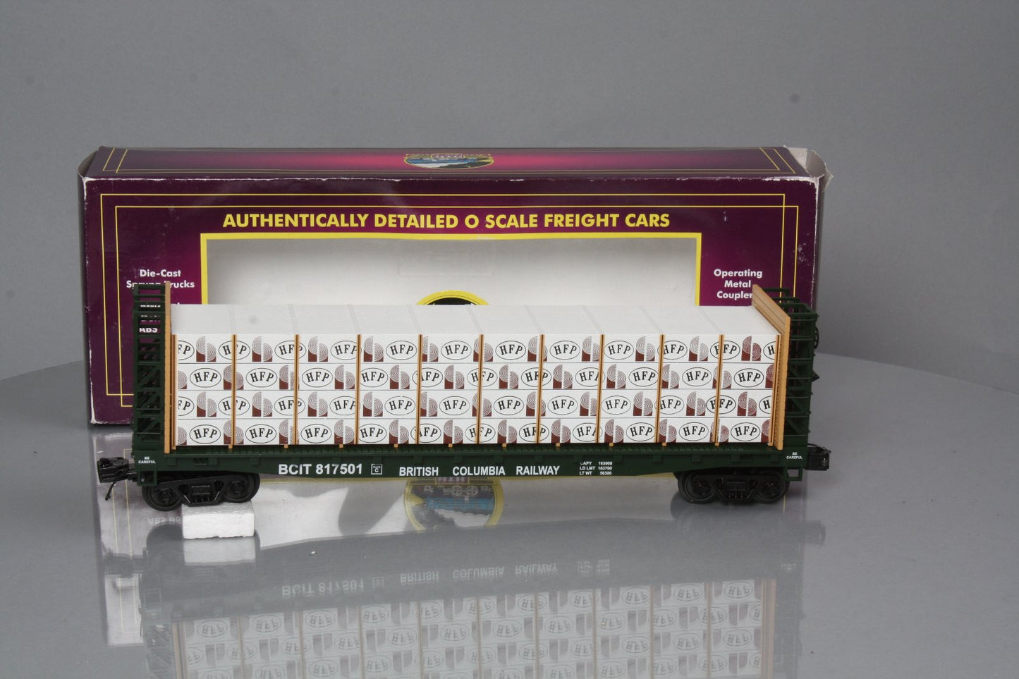 MTH 20-98660 British Columbia Flat Car w/ Bulkheads & Covered Wood Load #817501