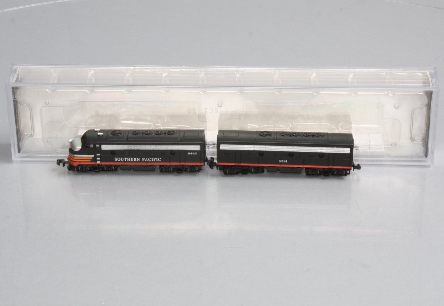 Bachmann 81260 N Scale Southern Pacific F7 AB Diesel Locomotive #6442 & #8291