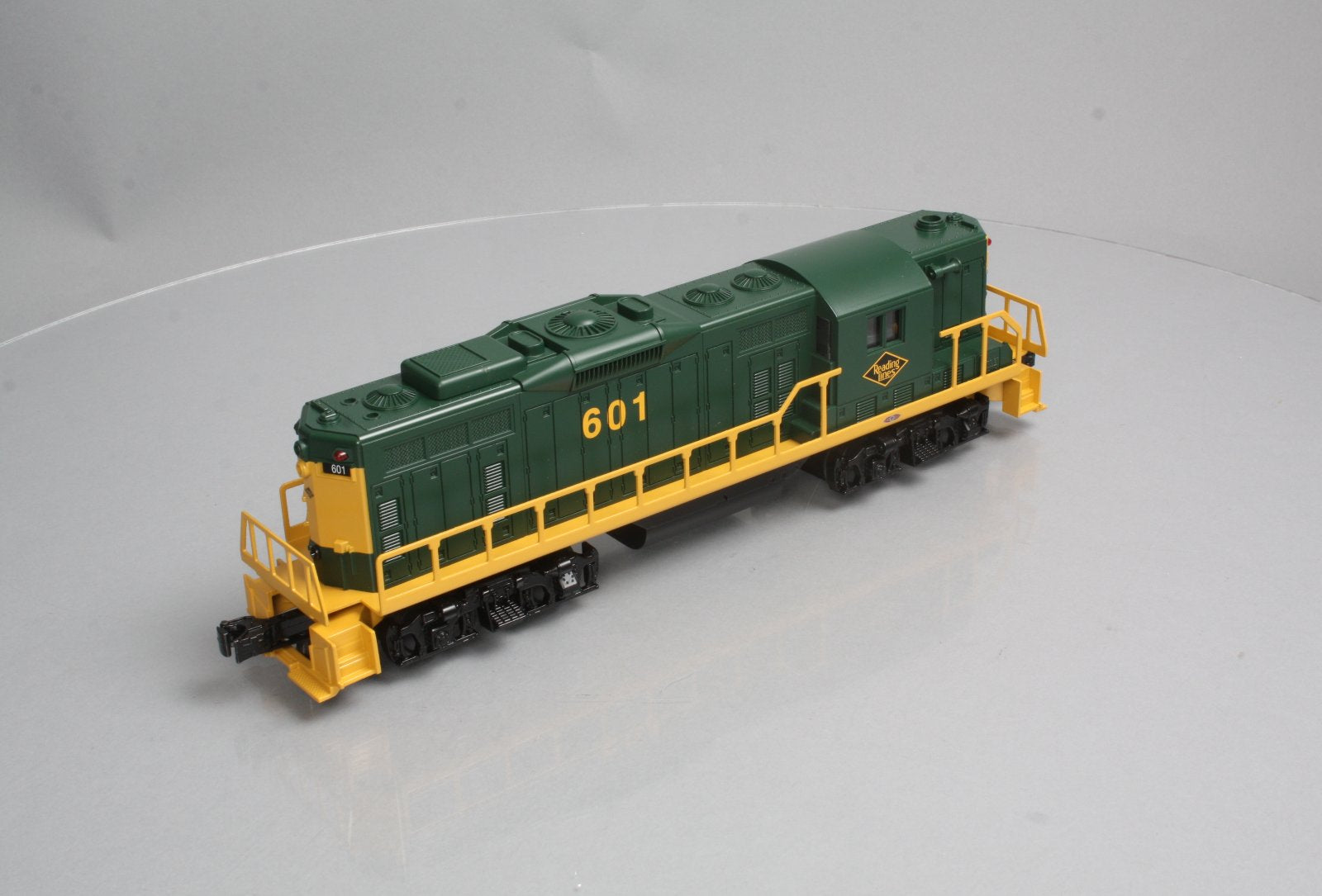 Williams 21433 O Gauge Reading GP9 Powered Diesel Locomotive #601