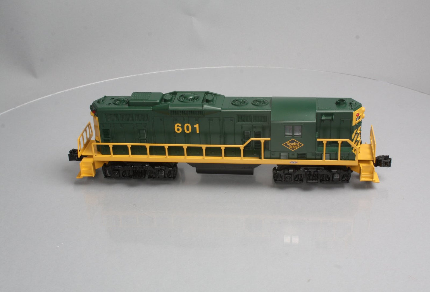 Williams 21433 O Gauge Reading GP9 Powered Diesel Locomotive #601