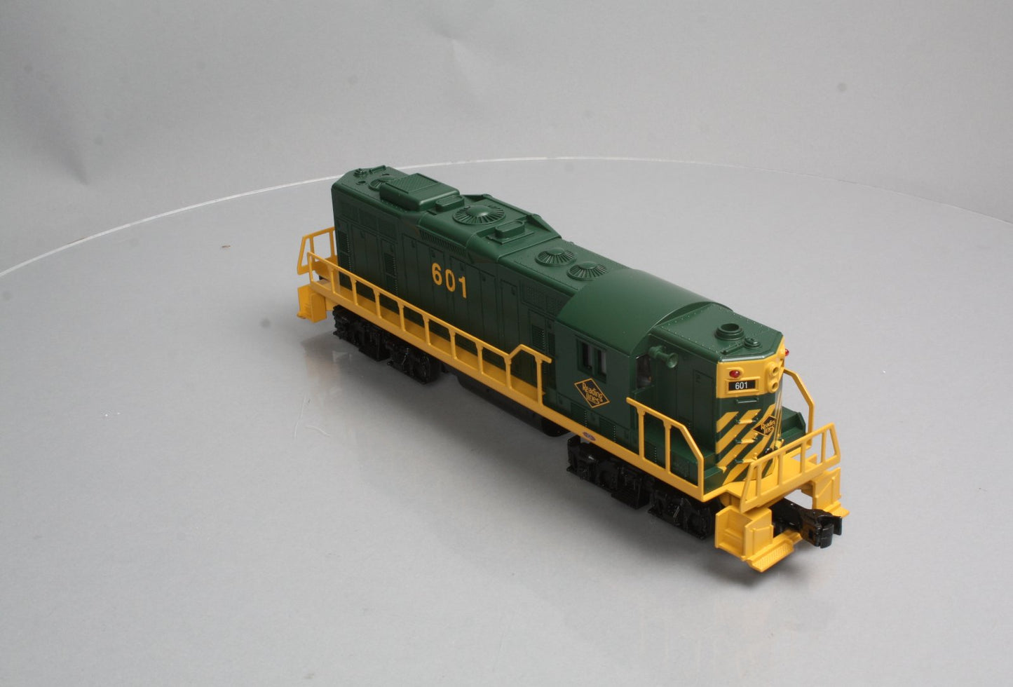 Williams 21433 O Gauge Reading GP9 Powered Diesel Locomotive #601