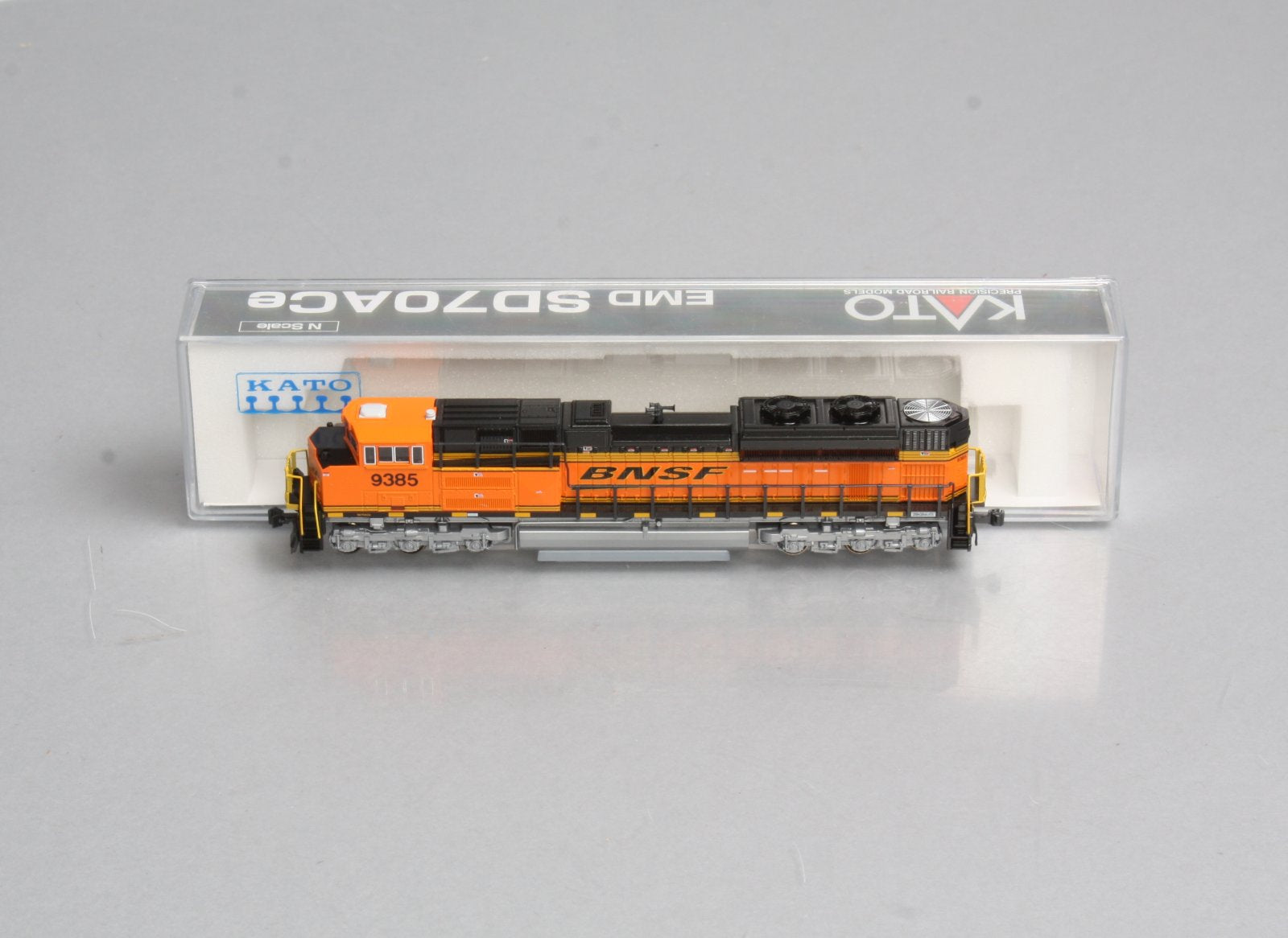 Kato 176-8417 BNSF SD70ACe Diesel Locomotive #9385 – Trainz