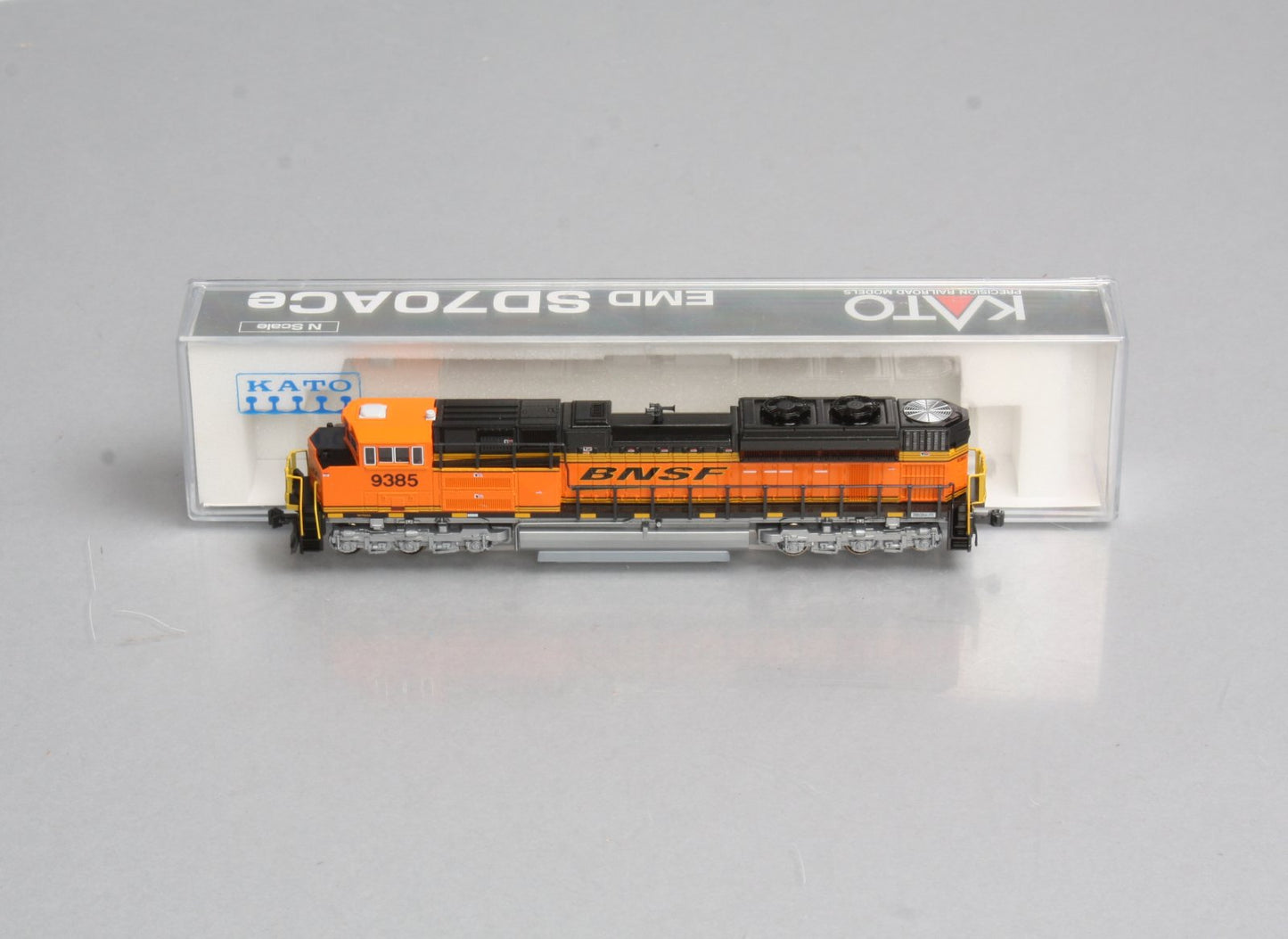 Kato 176-8417 BNSF SD70ACe Diesel Locomotive #9385