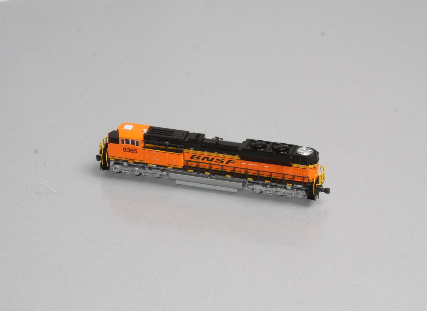 Kato 176-8417 BNSF SD70ACe Diesel Locomotive #9385