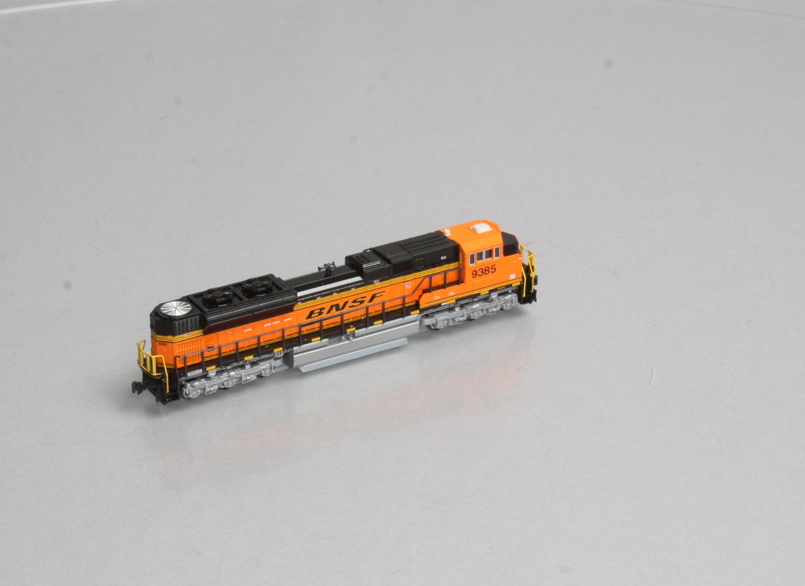 Kato 176-8417 BNSF SD70ACe Diesel Locomotive #9385