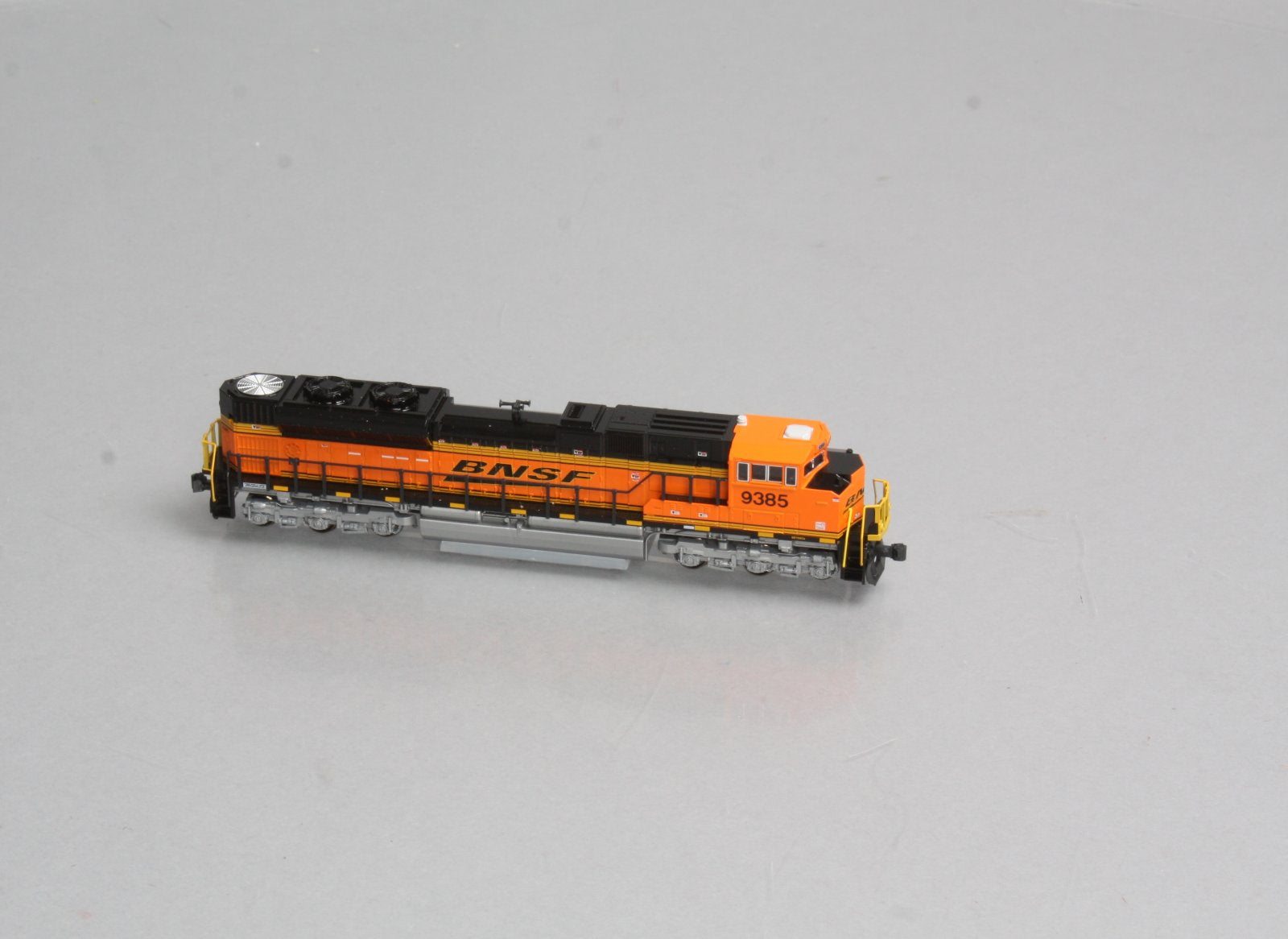 Kato 176-8417 BNSF SD70ACe Diesel Locomotive #9385