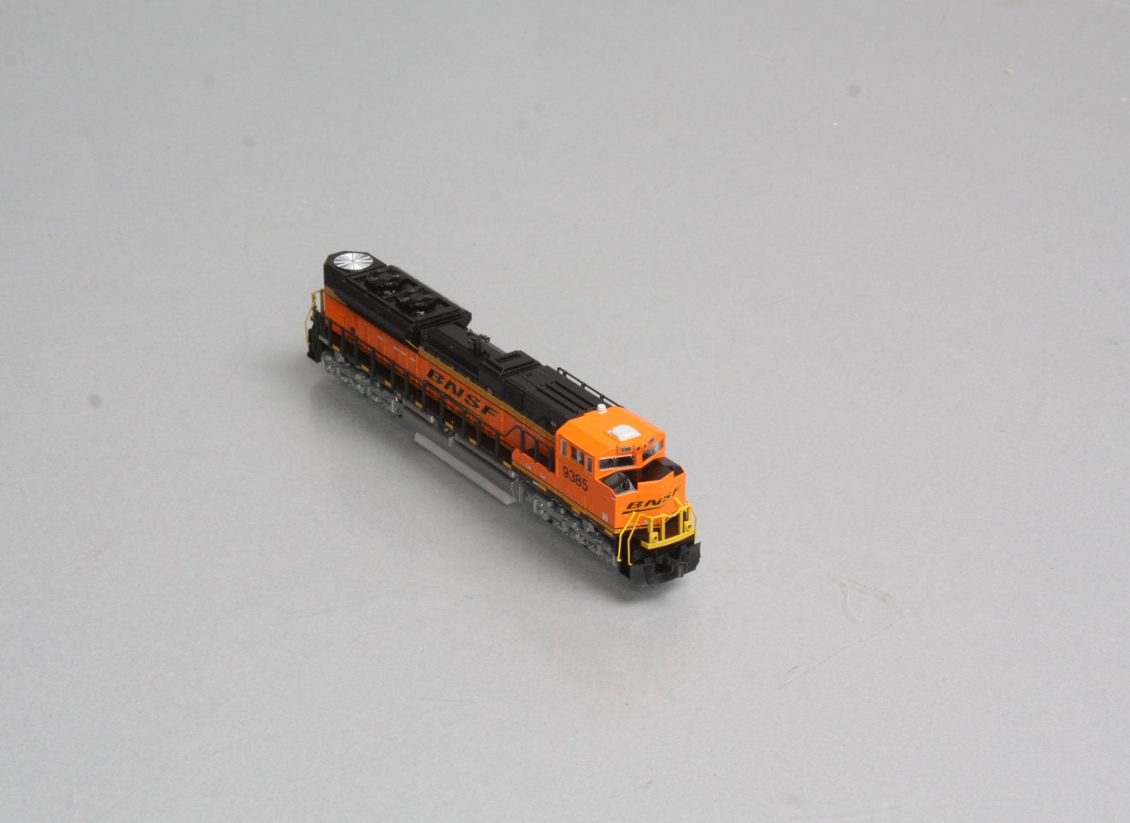 Kato 176-8417 BNSF SD70ACe Diesel Locomotive #9385