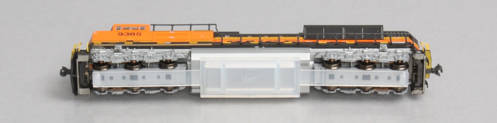 Kato 176-8417 BNSF SD70ACe Diesel Locomotive #9385