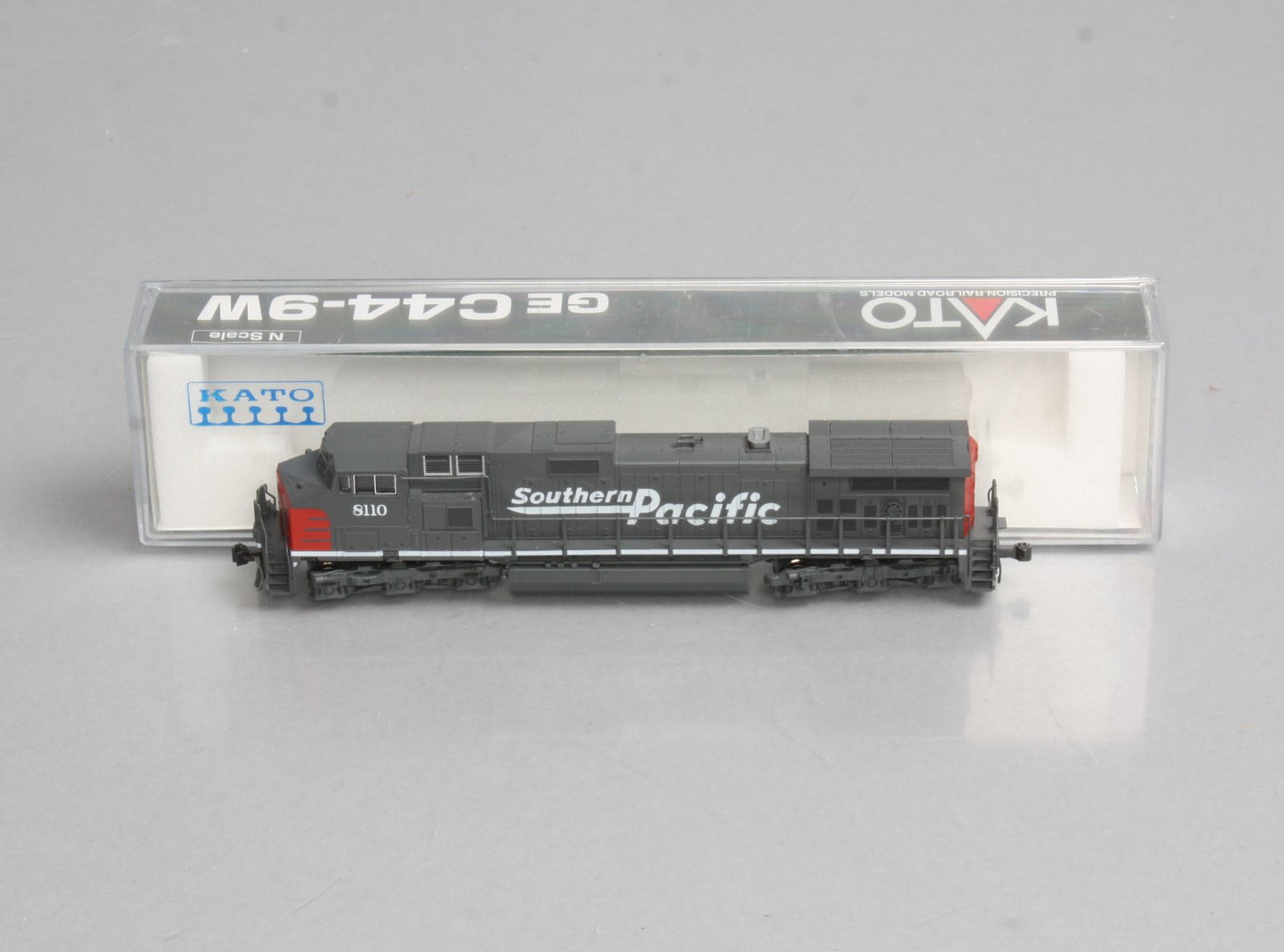 Kato 176-3611 N Southern Pacific C44-9W Diesel Locomotive #8110