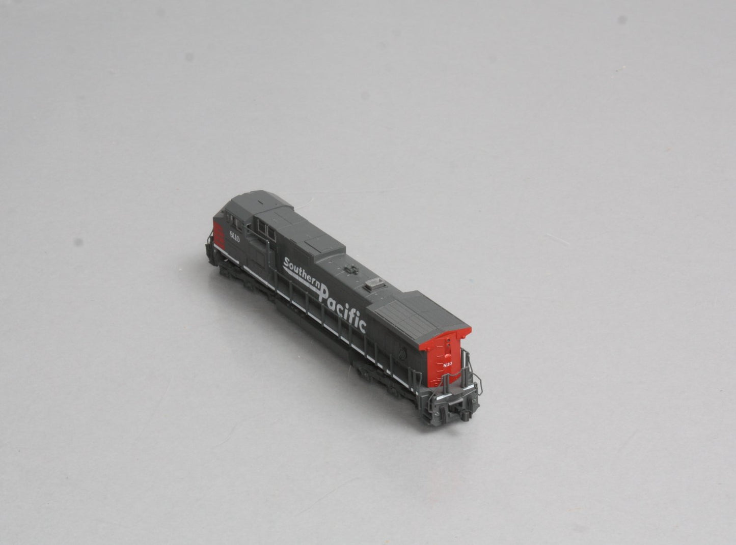 Kato 176-3611 N Southern Pacific C44-9W Diesel Locomotive #8110
