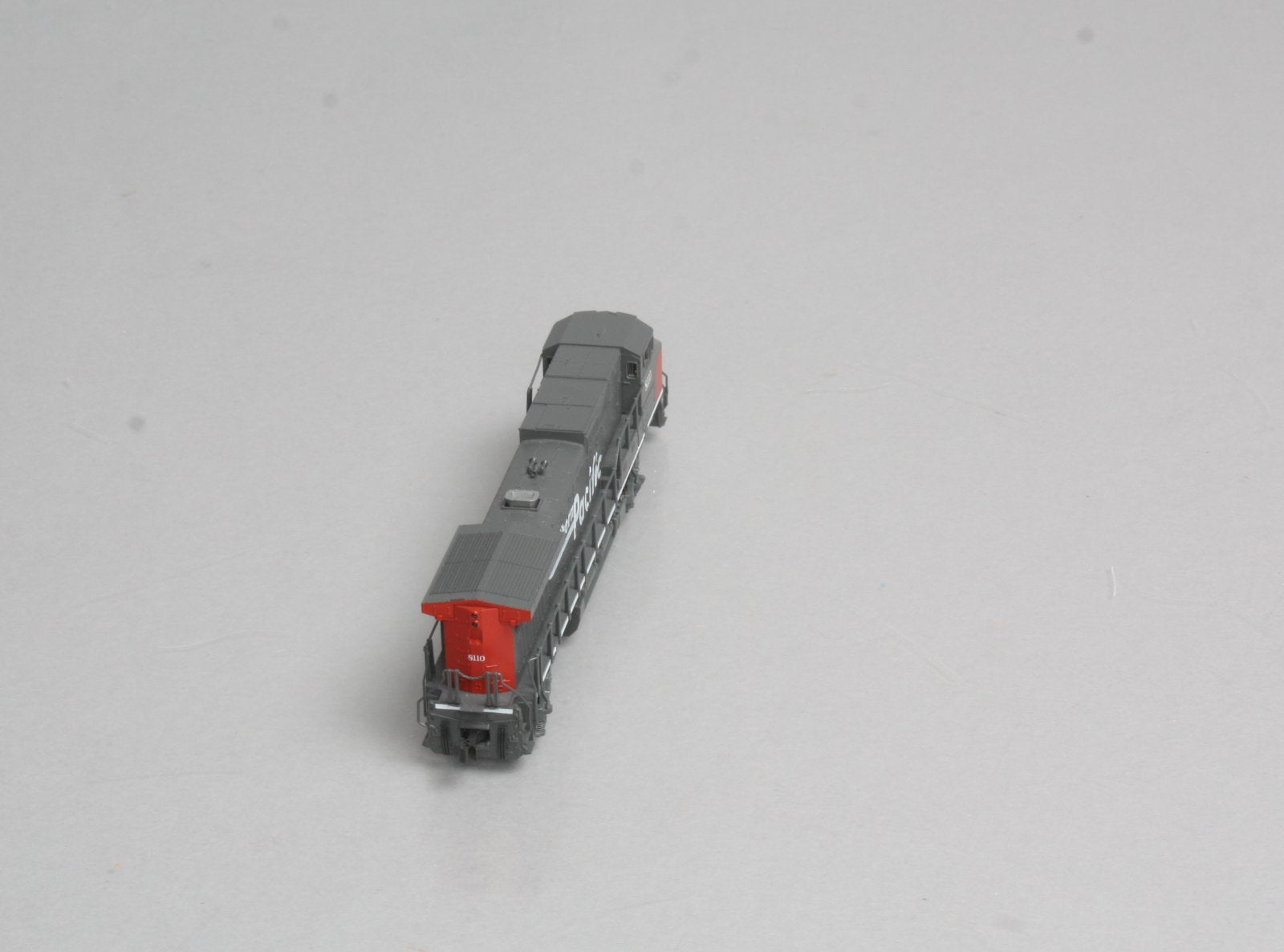 Kato 176-3611 N Southern Pacific C44-9W Diesel Locomotive #8110