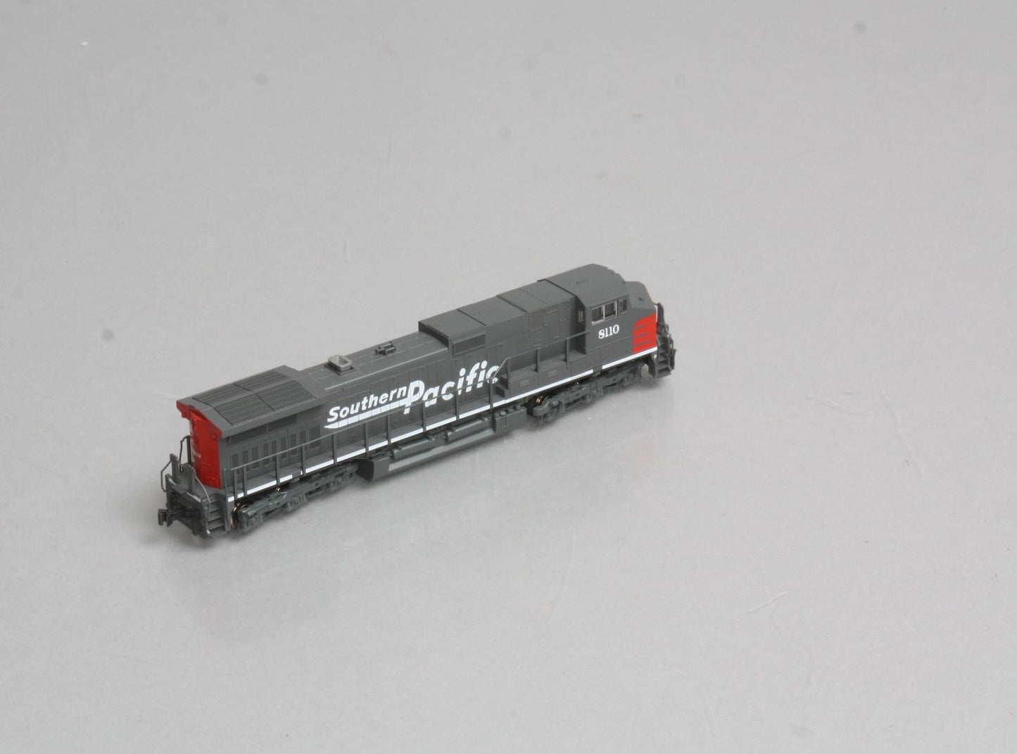Kato 176-3611 N Southern Pacific C44-9W Diesel Locomotive #8110