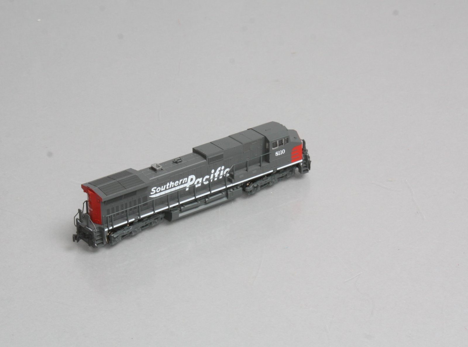 Kato 176-3611 N Southern Pacific C44-9W Diesel Locomotive #8110