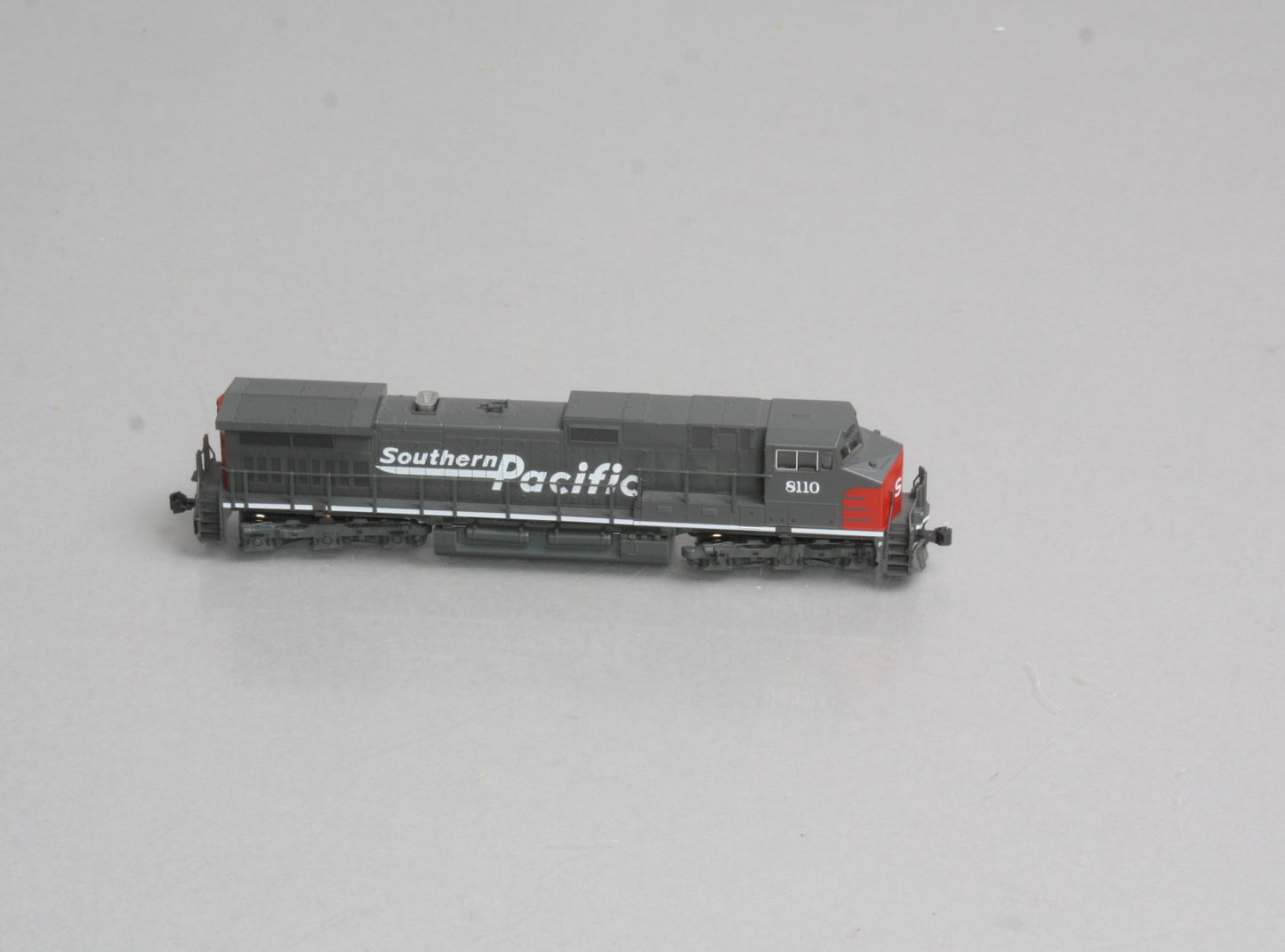 Kato 176-3611 N Southern Pacific C44-9W Diesel Locomotive #8110