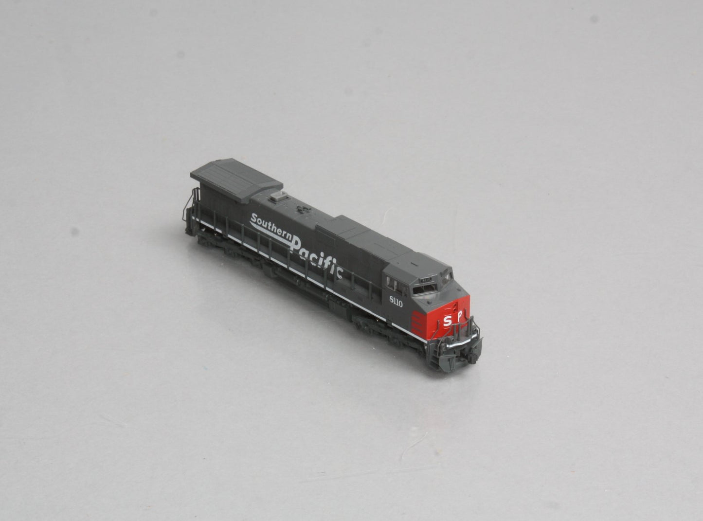 Kato 176-3611 N Southern Pacific C44-9W Diesel Locomotive #8110