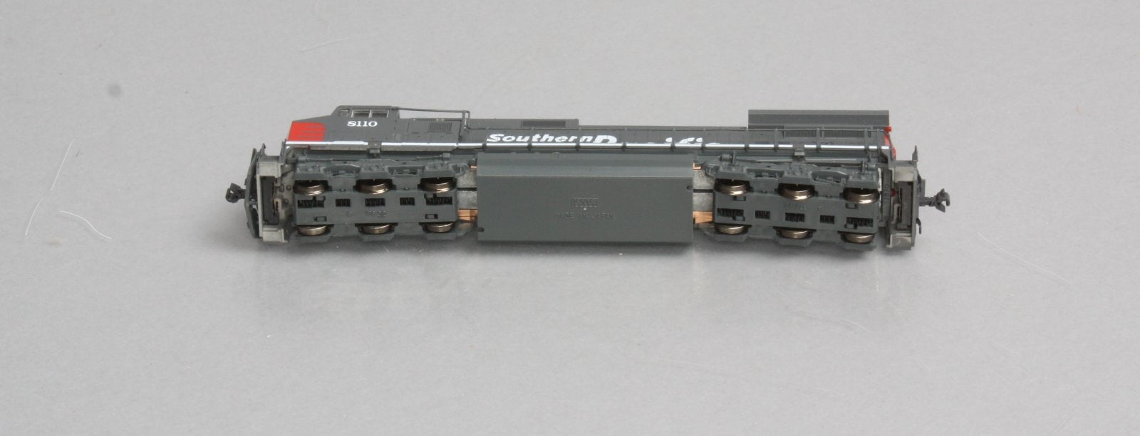 Kato 176-3611 N Southern Pacific C44-9W Diesel Locomotive #8110
