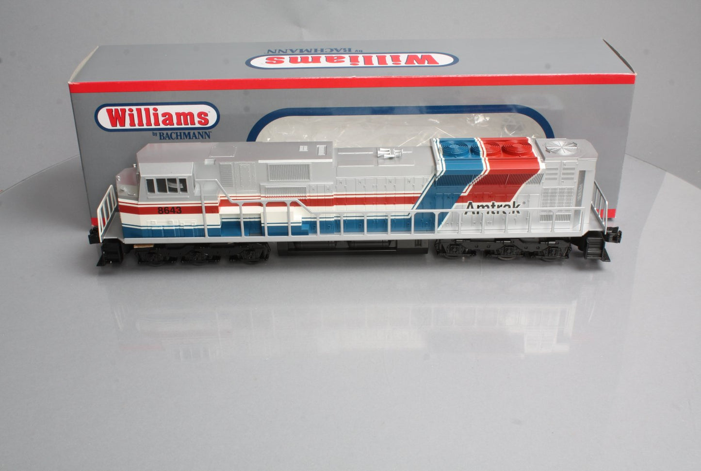 Williams 21808 Amtrak SD90 Powered Diesel Locomotive #8643