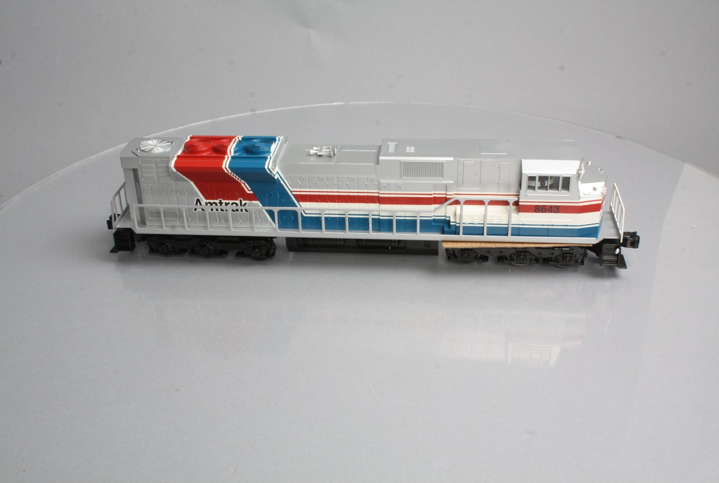 Williams 21808 Amtrak SD90 Powered Diesel Locomotive #8643