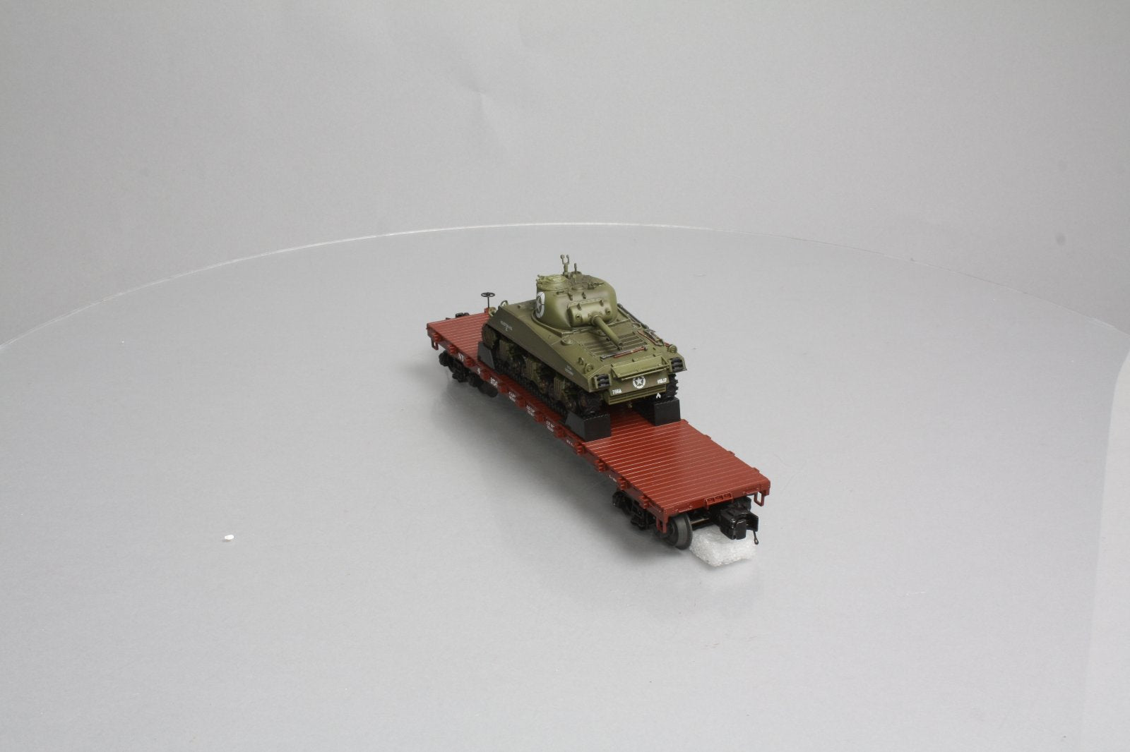 MTH 20-98741 50-TON 41' Wood Flat Car w/Sherman Tank