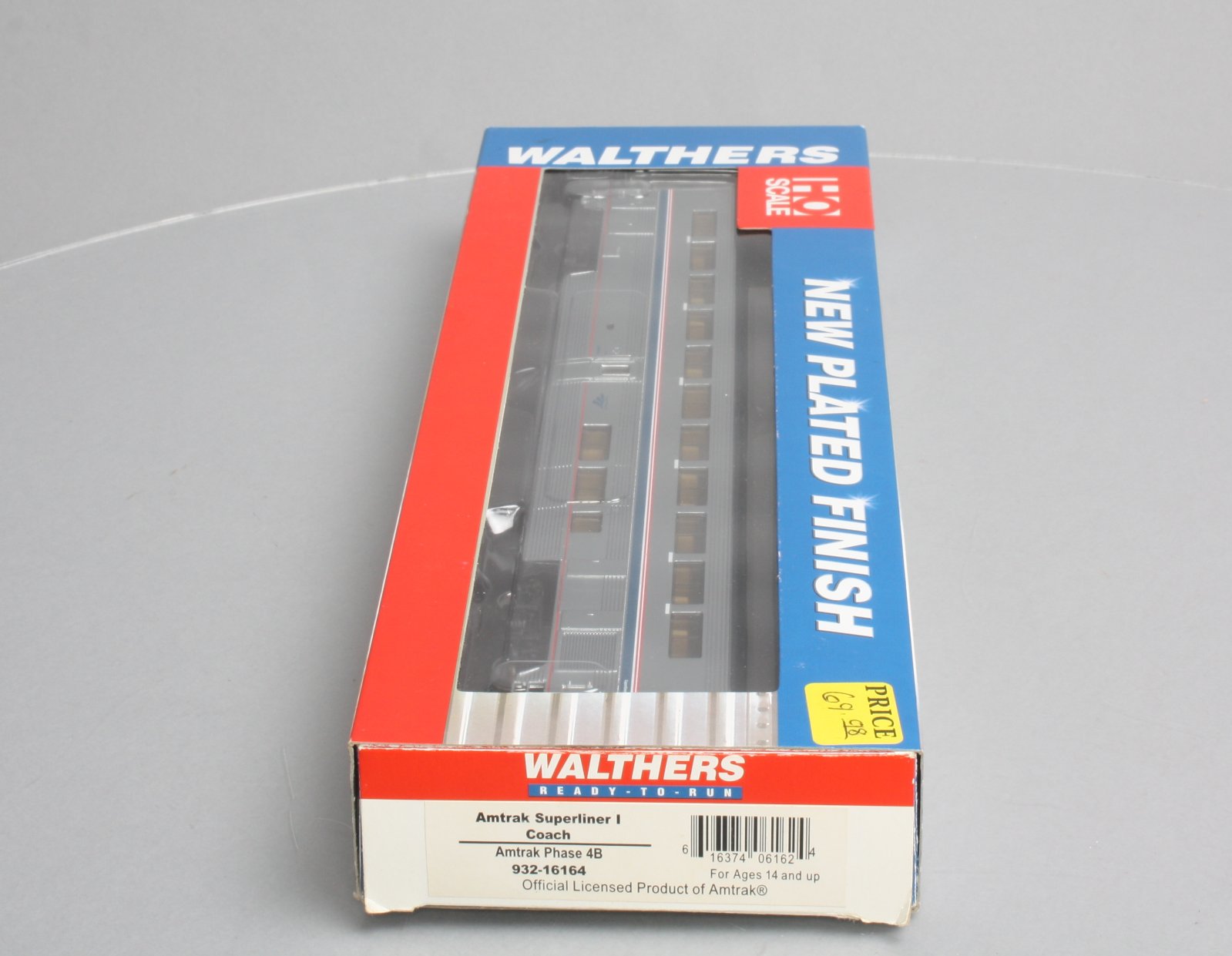 Walthers 932-16164 HO Scale Amtrak Superliner Coach Car