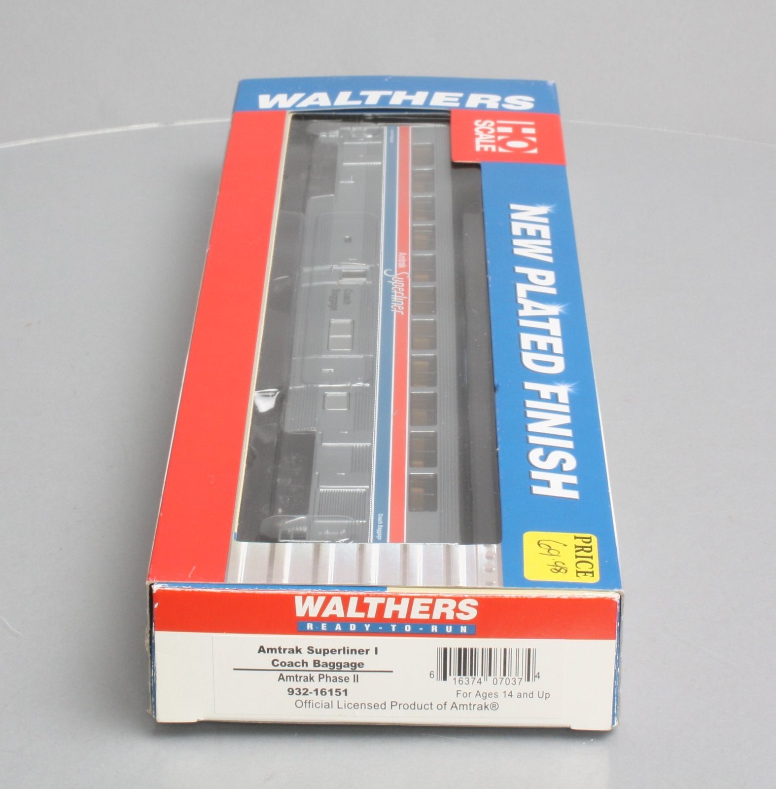 Walthers 932-16151 HO Scale Amtrak Superliner Coach