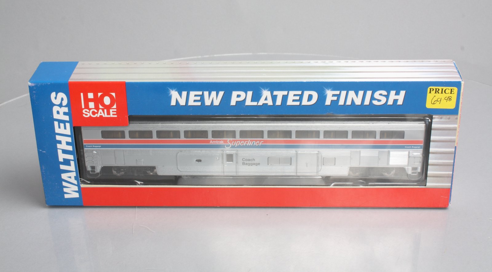 Walthers 932-16151 HO Scale Amtrak Superliner Coach