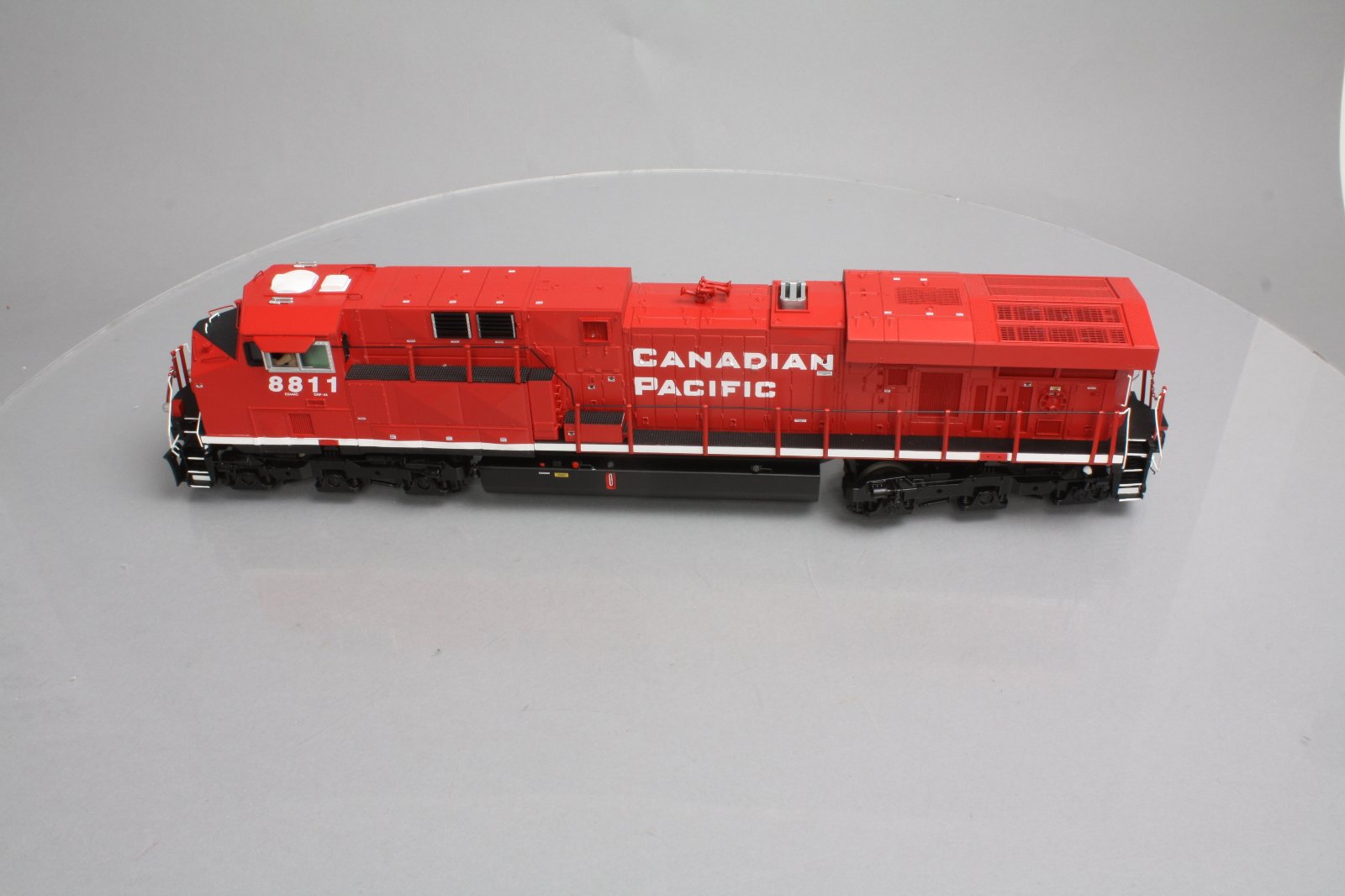 MTH 20-20286-1 O Canadian Pacific ES44AC Diesel Locomotive #8811 w/PS3 (Hi-Rail)
