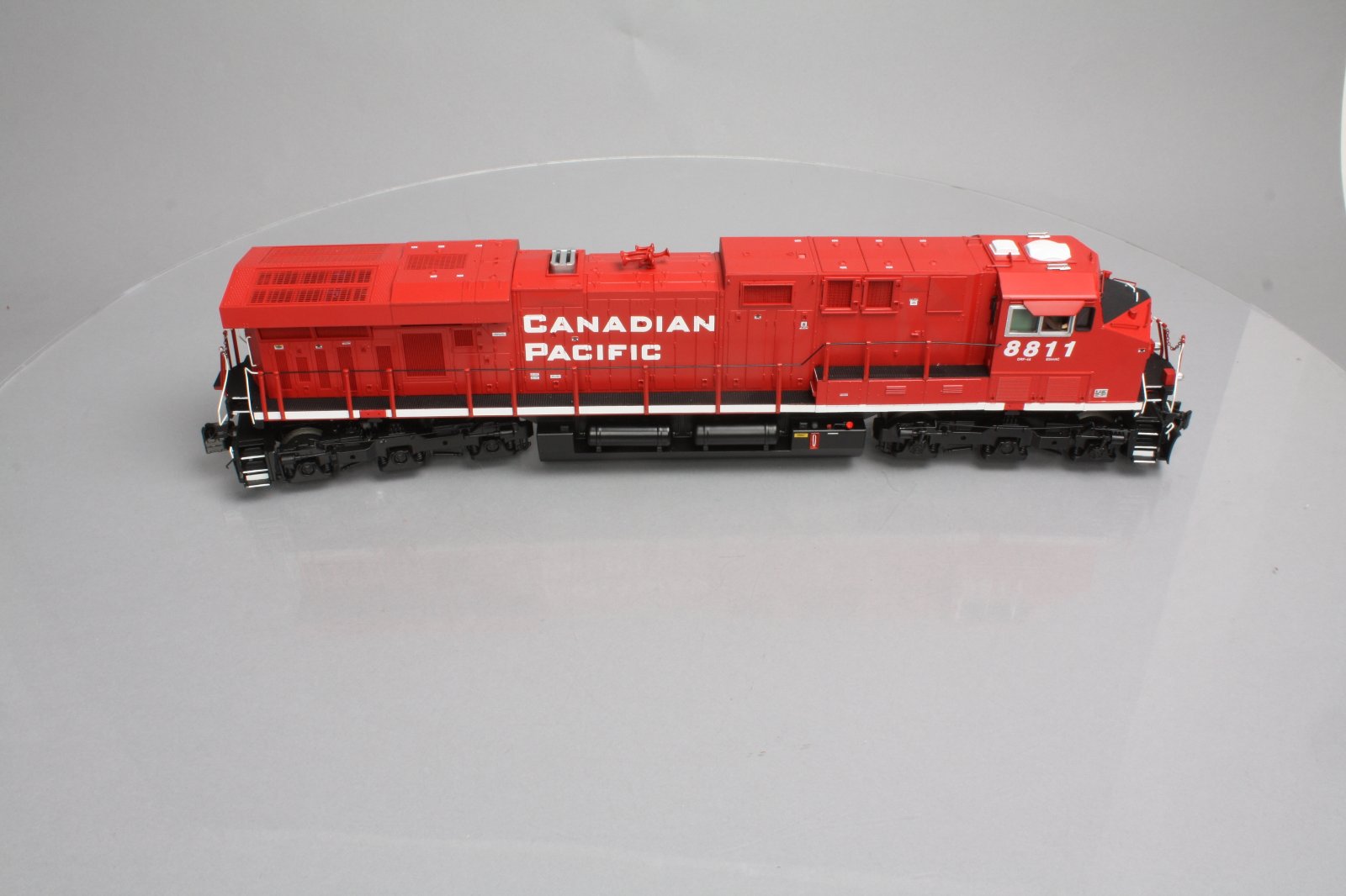 MTH 20-20286-1 O Canadian Pacific ES44AC Diesel Locomotive #8811 w/PS3 (Hi-Rail)