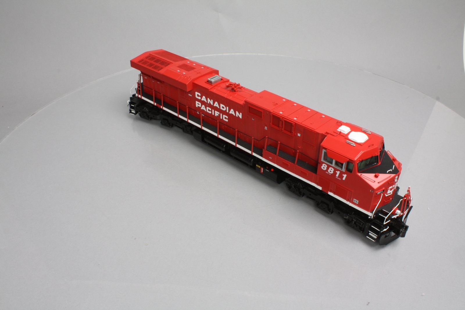 MTH 20-20286-1 O Canadian Pacific ES44AC Diesel Locomotive #8811 w/PS3 (Hi-Rail)