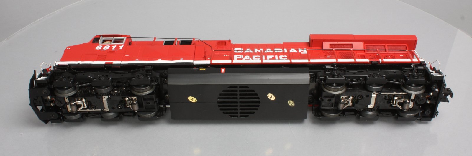 MTH 20-20286-1 O Canadian Pacific ES44AC Diesel Locomotive #8811 w/PS3 (Hi-Rail)