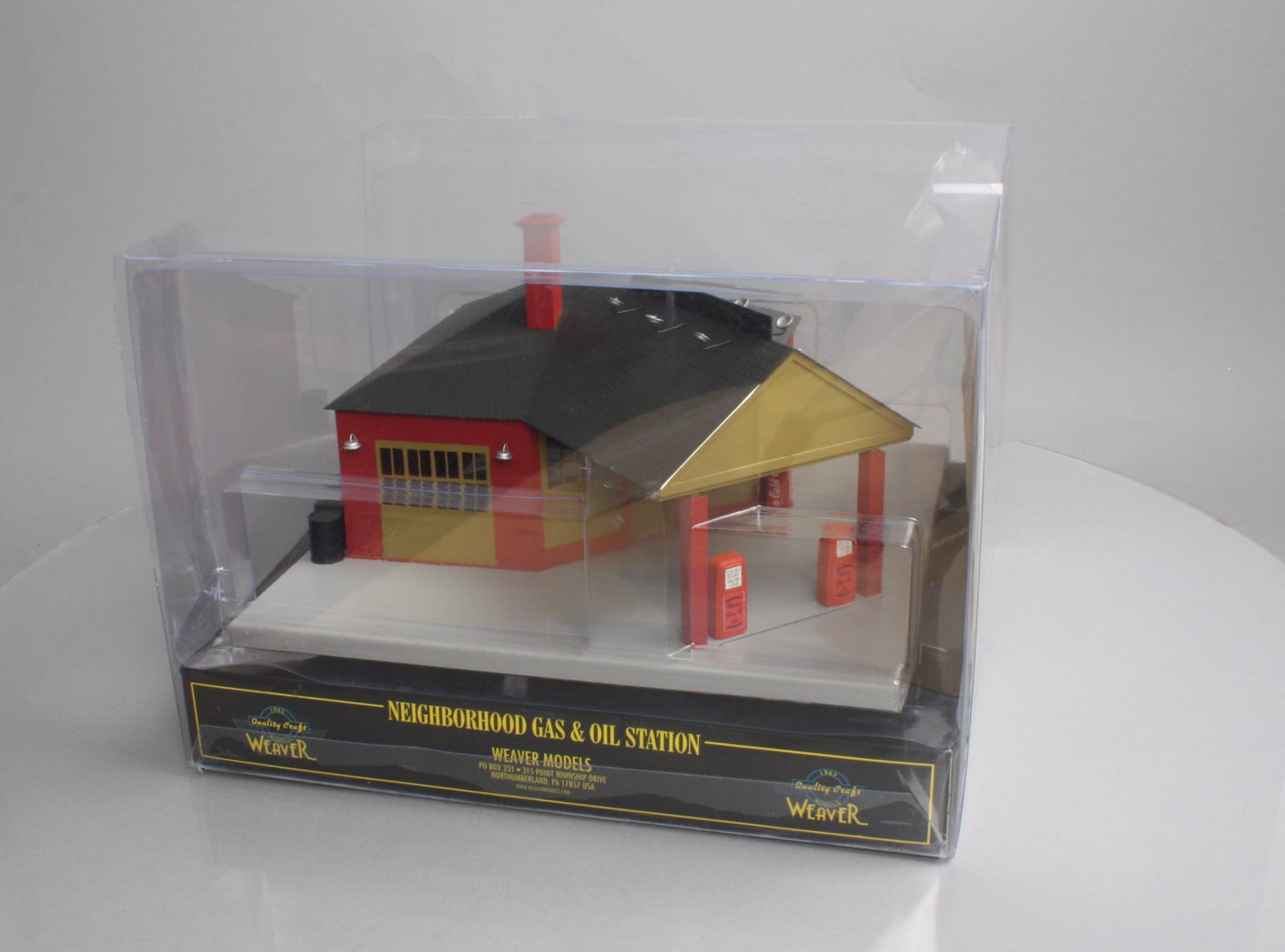Weaver G1965 O Scale Neighboring Gas & Oil Station