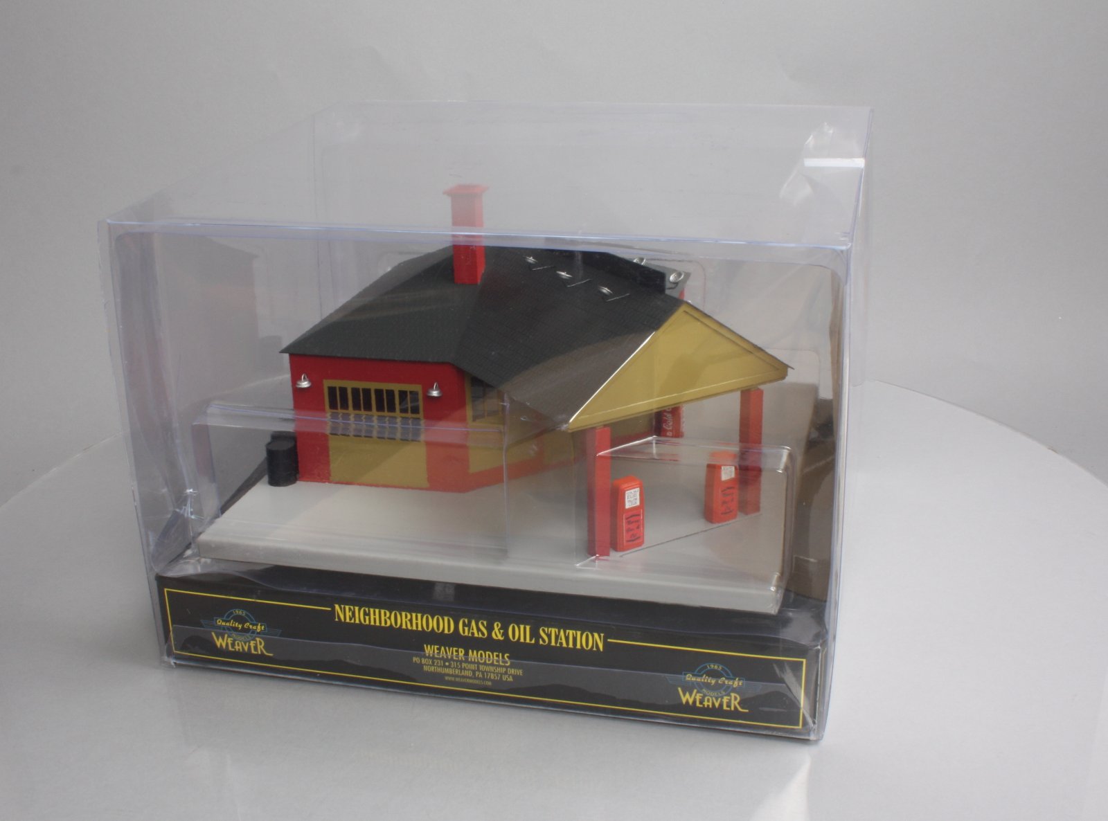 Weaver G1965 O Scale Neighboring Gas & Oil Station