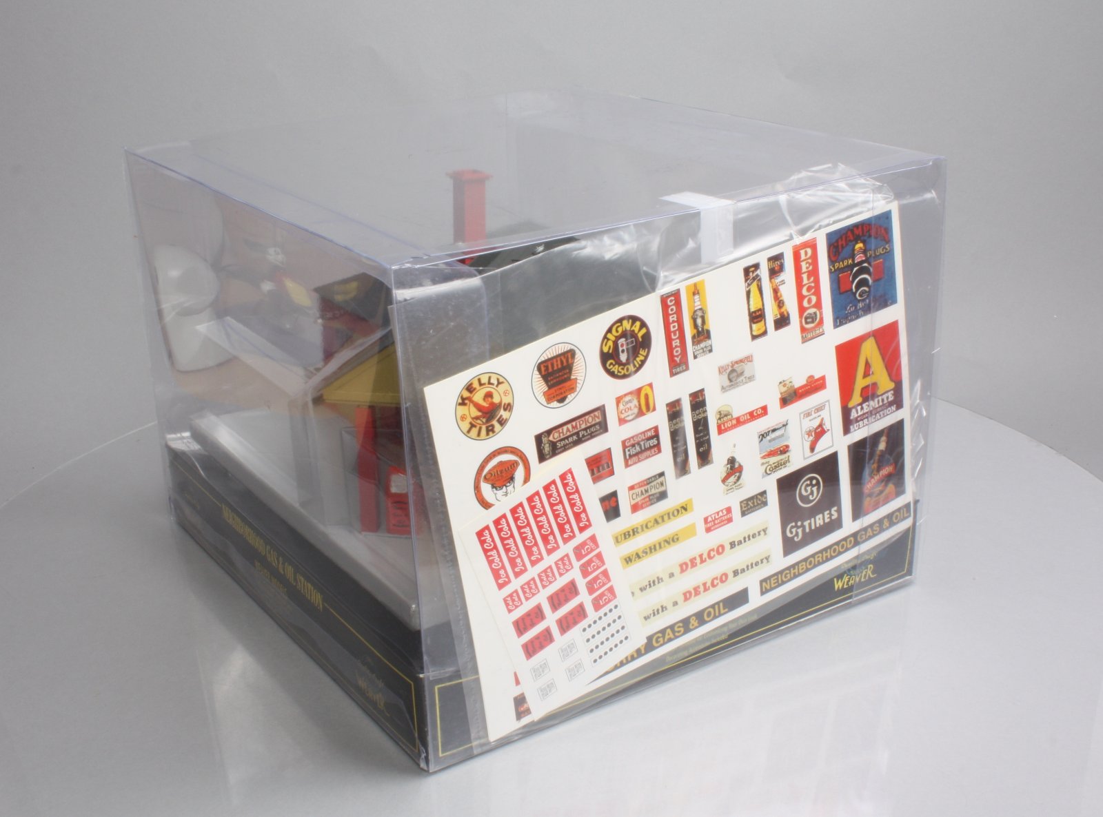 Weaver G1965 O Scale Neighboring Gas & Oil Station