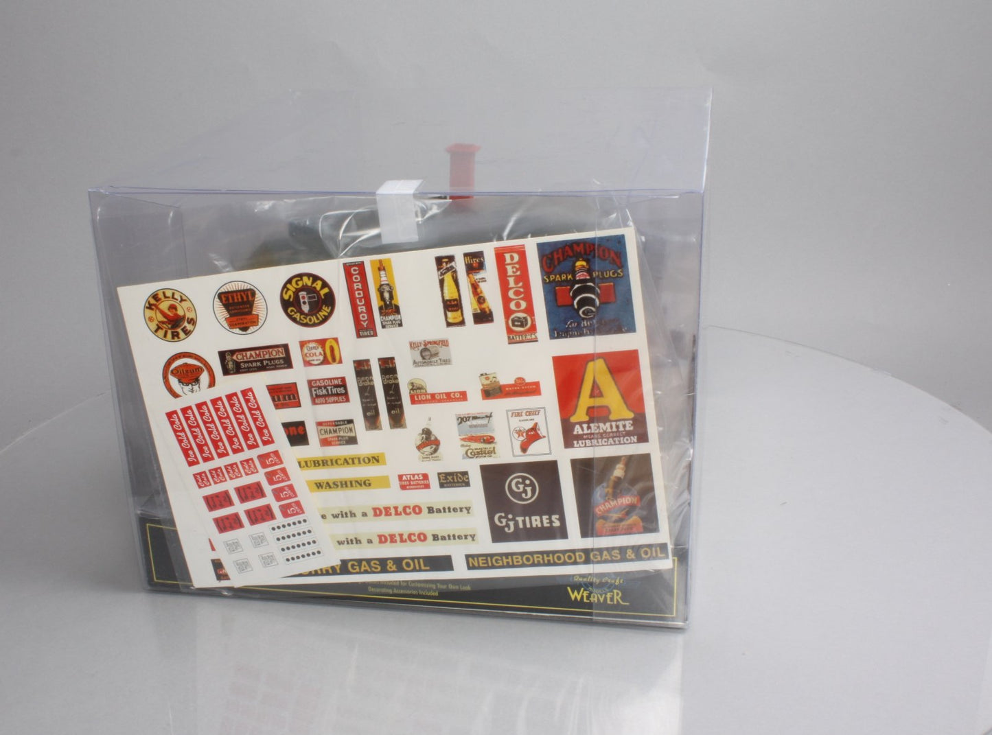 Weaver G1965 O Scale Neighboring Gas & Oil Station