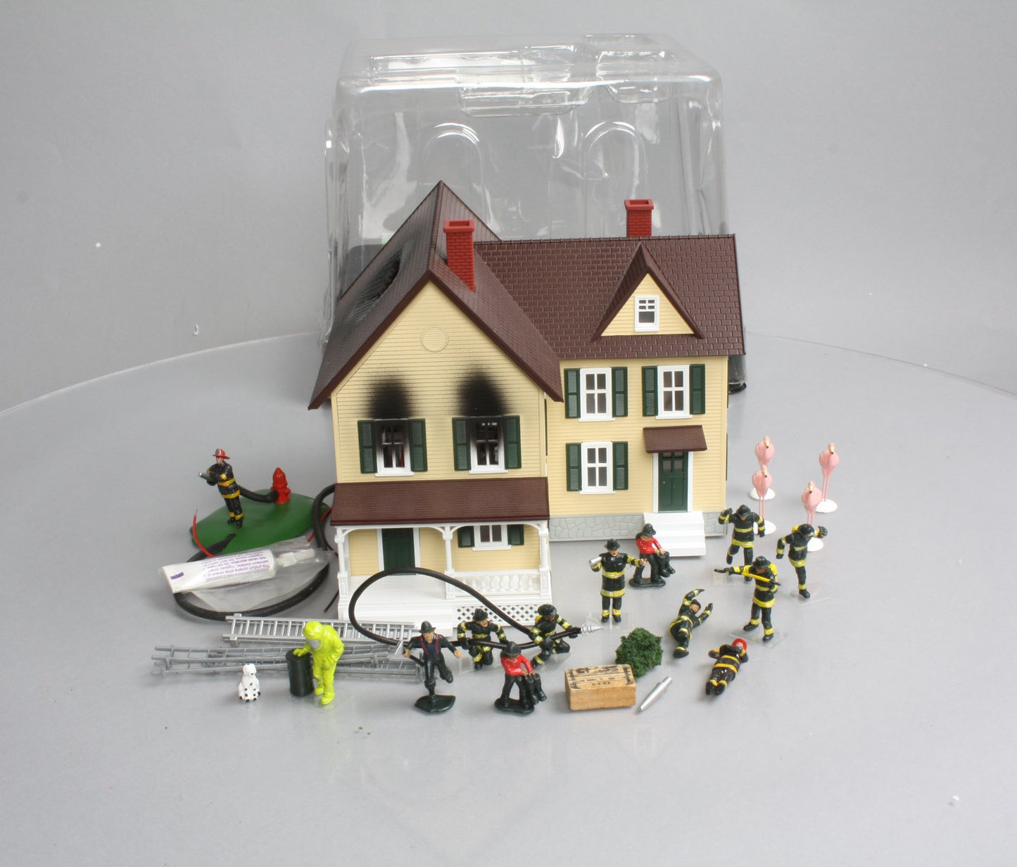 MTH 30-9169 Tan/Green House on Fire