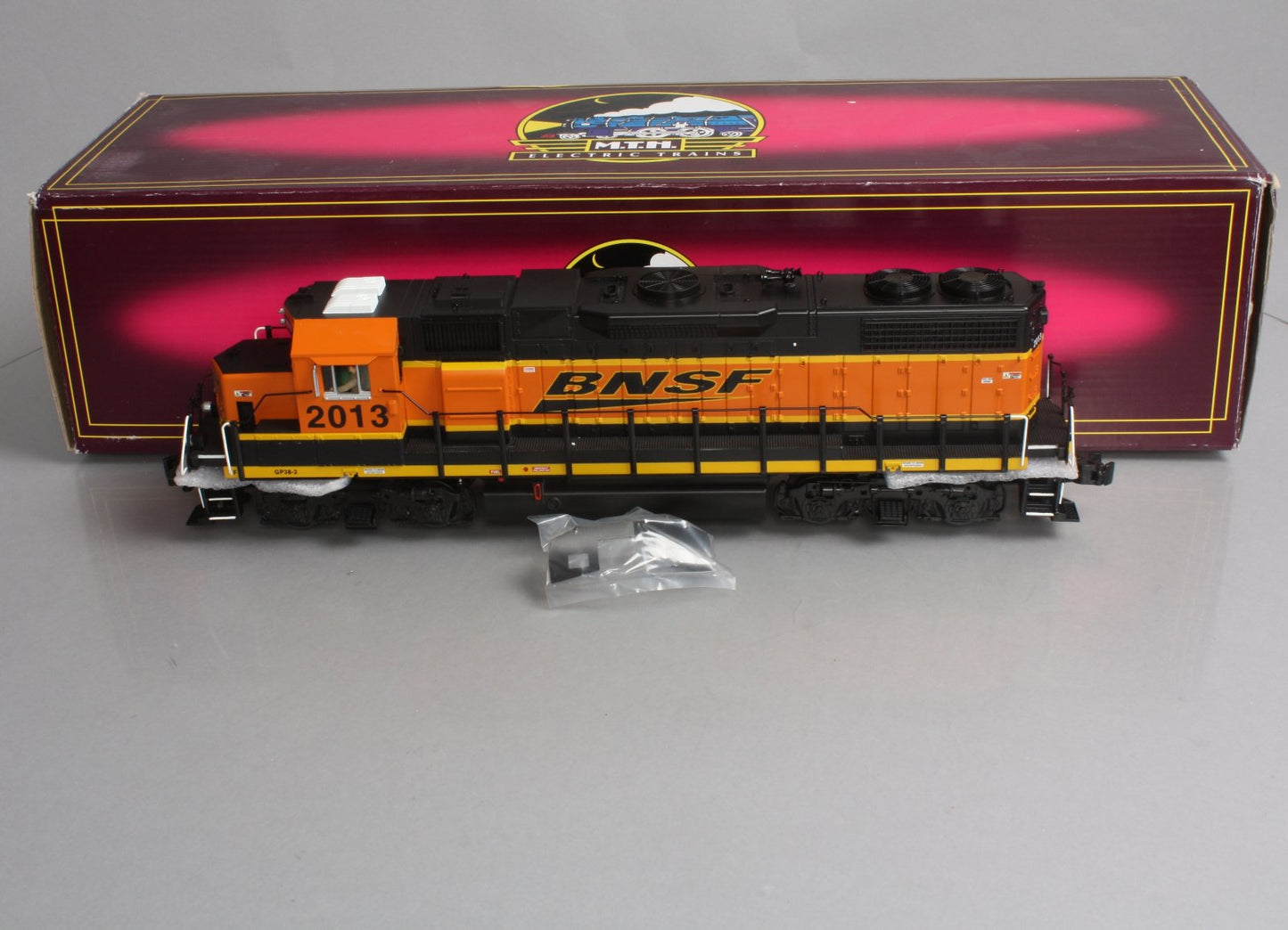 MTH 20-20069-3 BNSF GP38-2 Non-Powered Diesel Engine #2013
