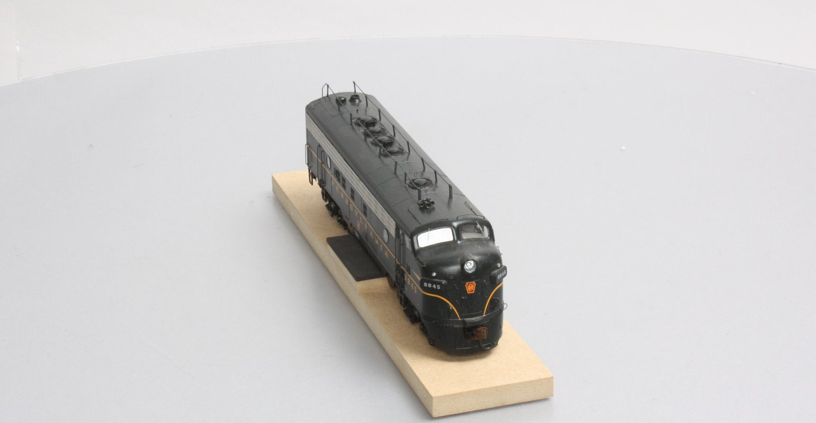 Athearn G22342 HO PRR/Green FP7A Diesel Locomotive with DCC & Sound #9845A