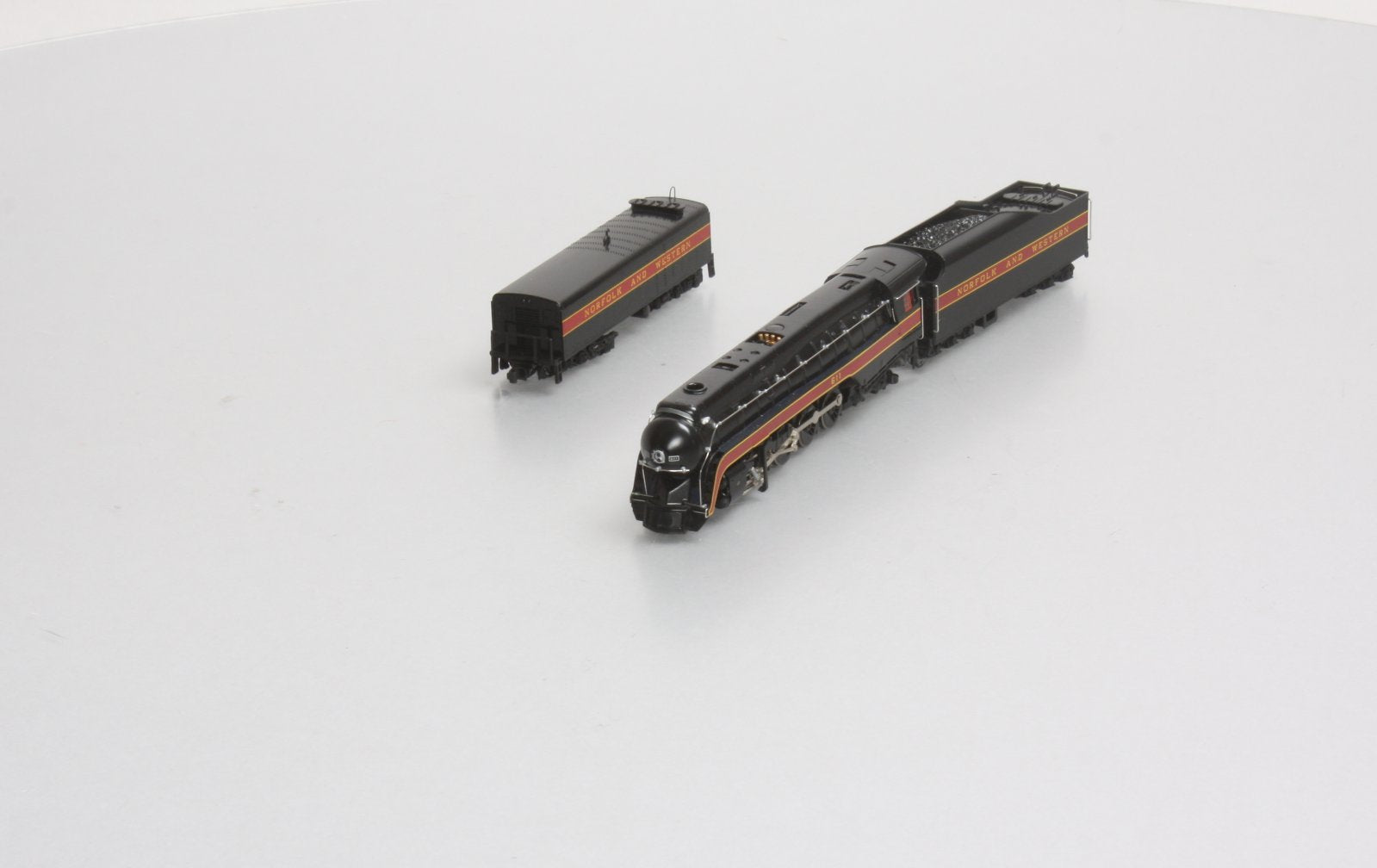Bachmann 82154 N N&W Class J 4-8-4 Steam Locomotive & Aux. Tender #611--Railfan