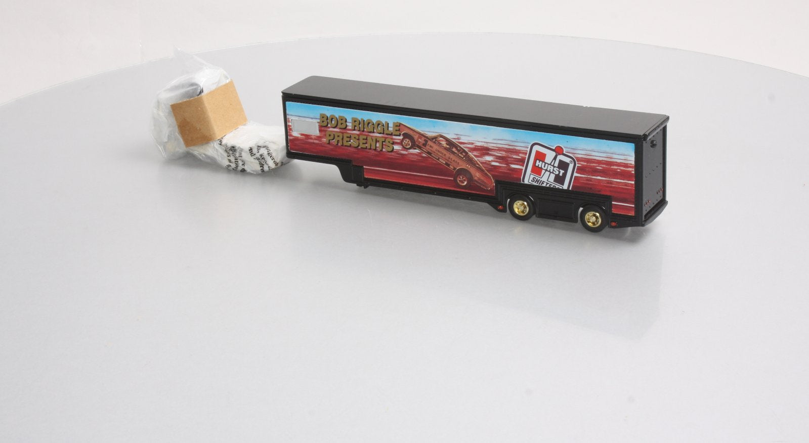 Eastwood 312500 1:64 Featherlite Trailer with Kenworth Tractor