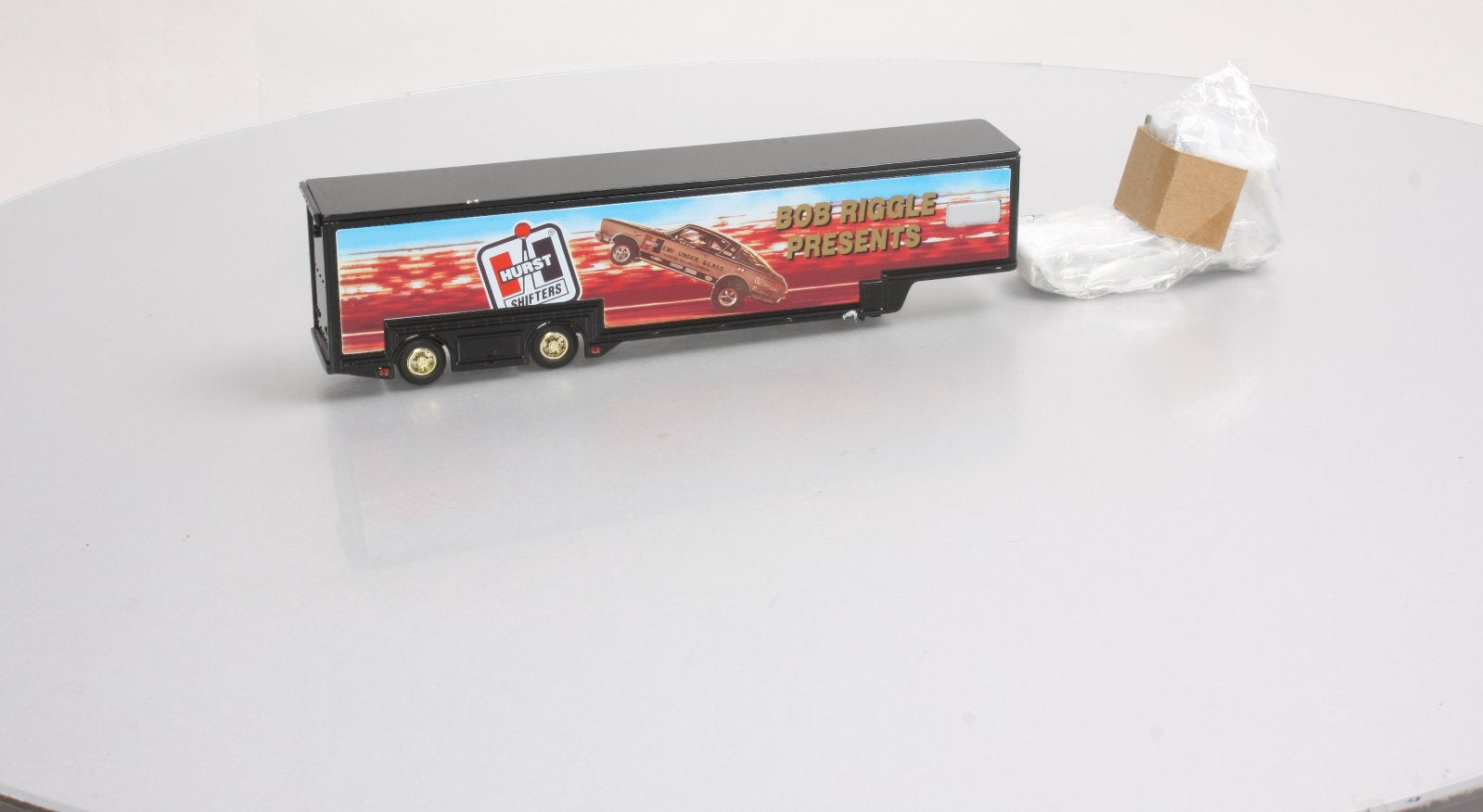 Eastwood 312500 1:64 Featherlite Trailer with Kenworth Tractor