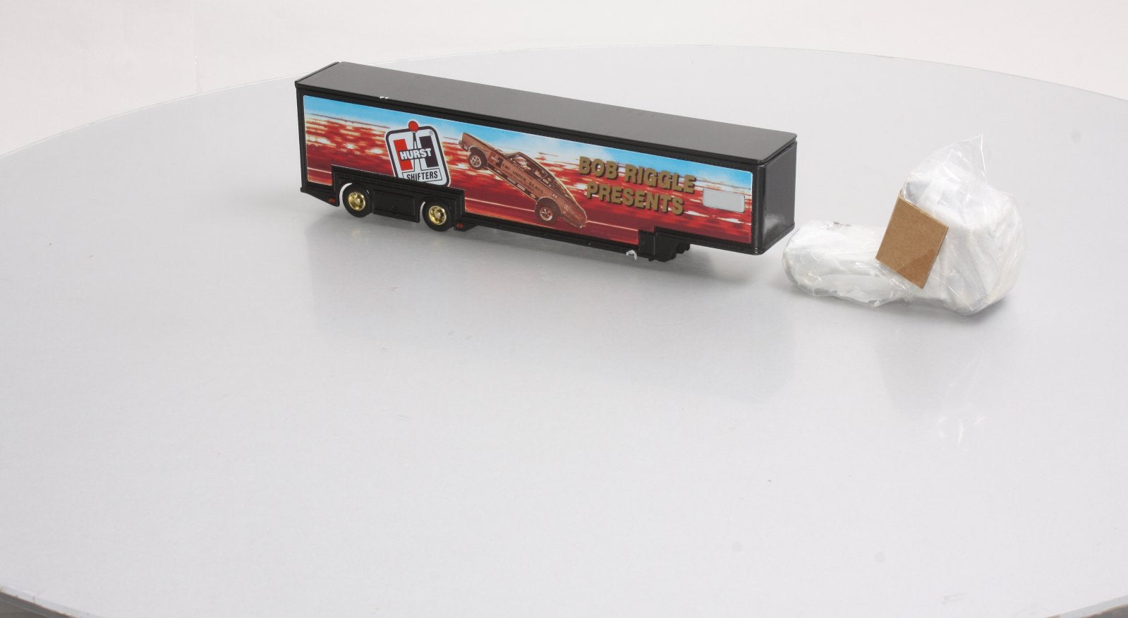 Eastwood 312500 1:64 Featherlite Trailer with Kenworth Tractor