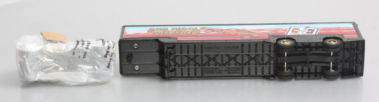 Eastwood 312500 1:64 Featherlite Trailer with Kenworth Tractor
