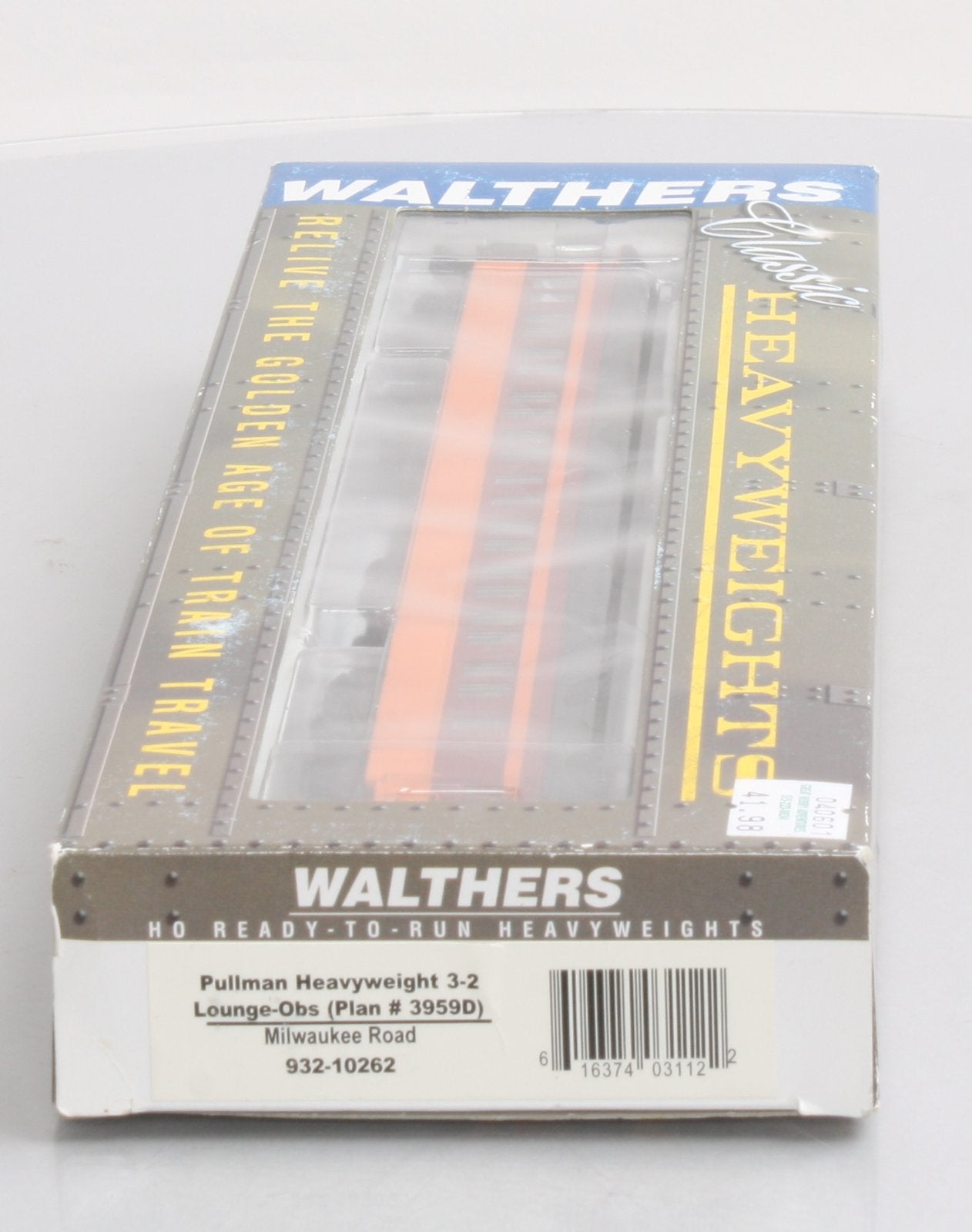Walthers 932-10262 HO Milwaukee Road Pullman-Heavyweight 3-2 Lounge-Obs Car